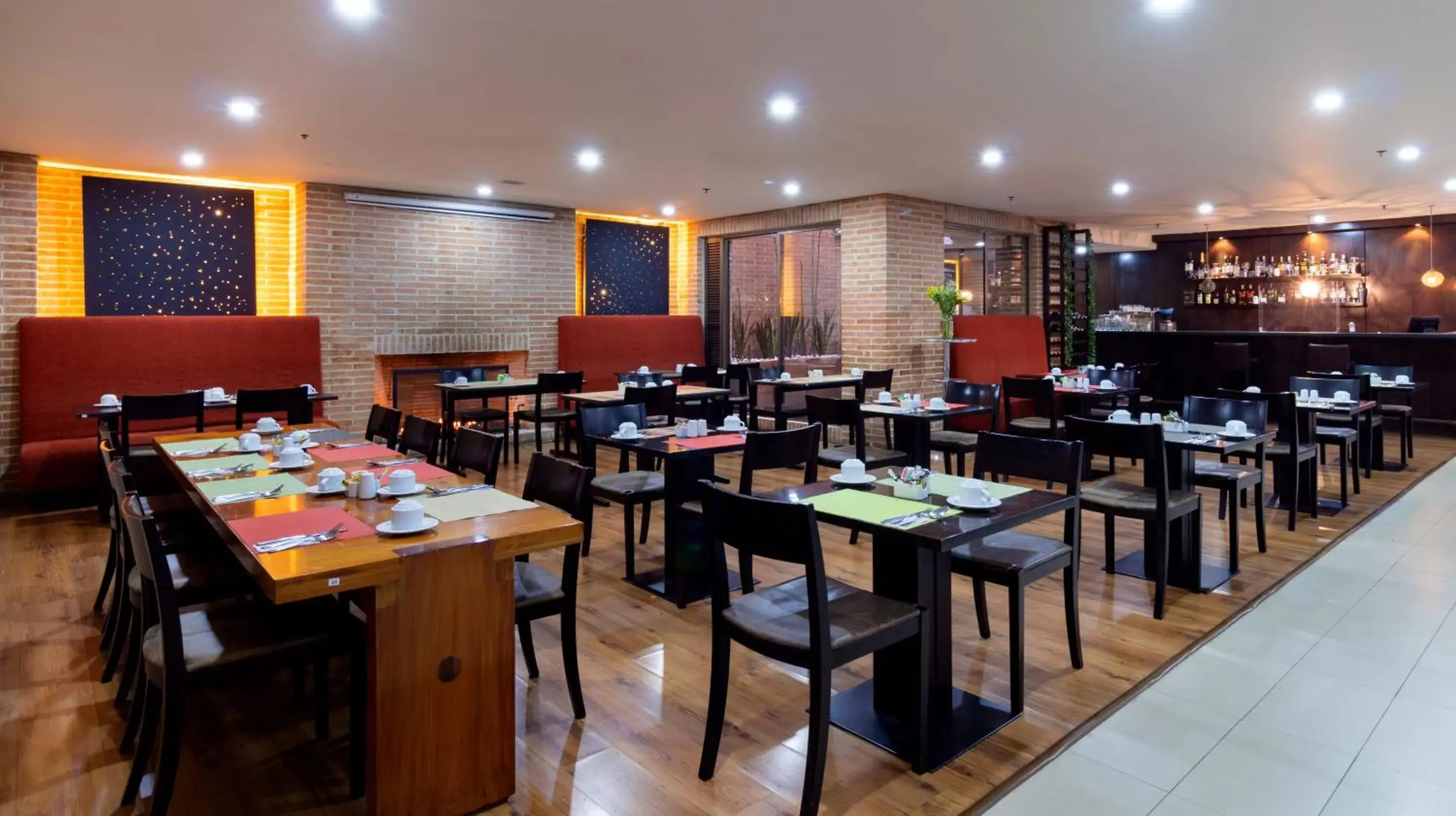 Restaurant/Places to Eat in Hotel Madisson Inn Luxury By GEH Suites