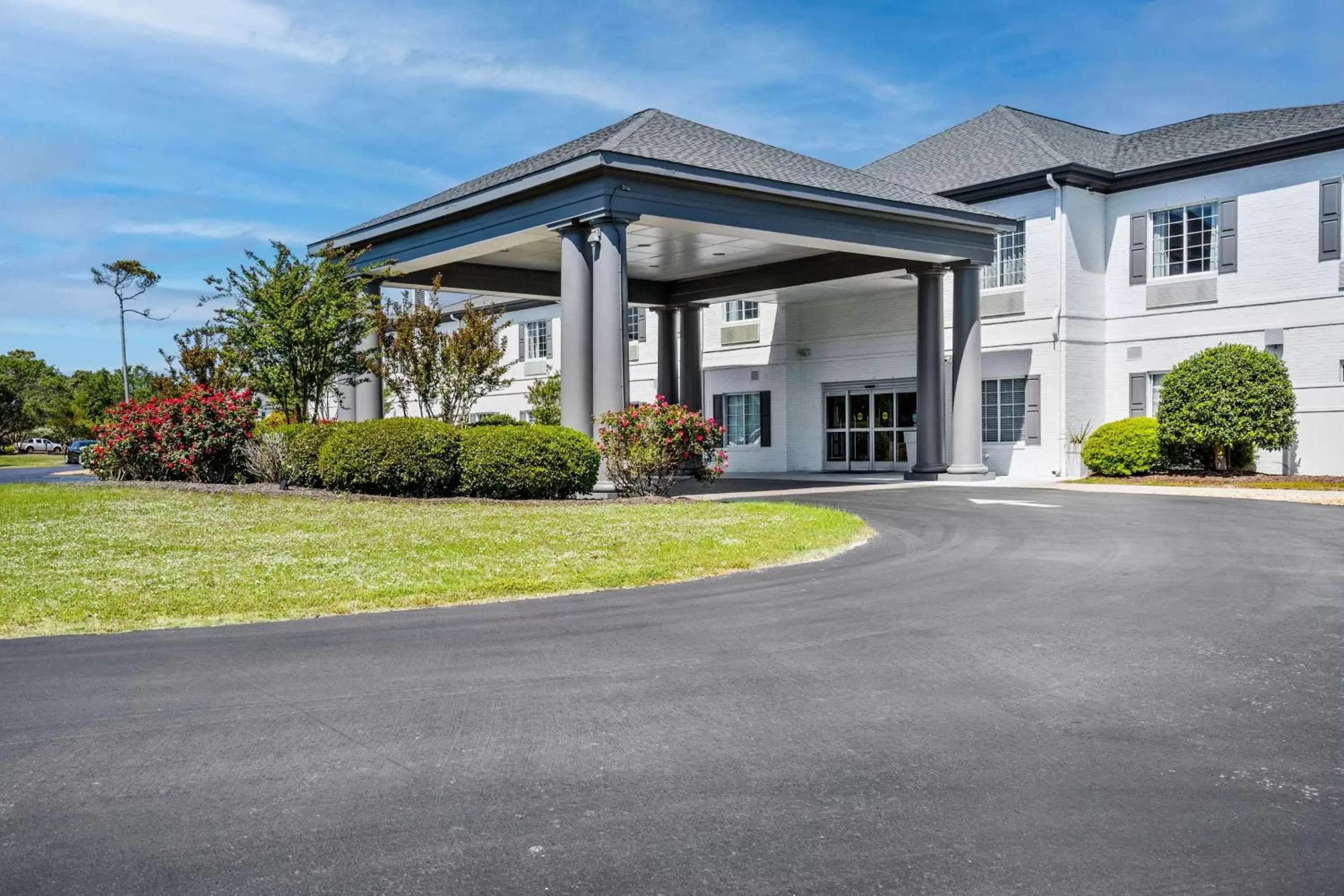 Property building in Blue Water Inn & Suites BW Signature Collection Property building in Blue Water Inn & Suites BW Signature Collection