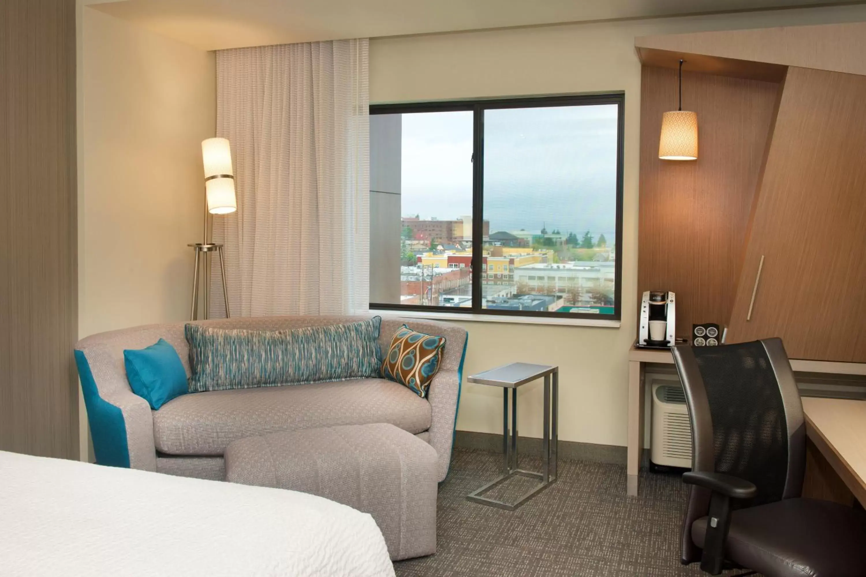 Photo of the whole room, Seating Area in Courtyard by Marriott Seattle Everett Downtown