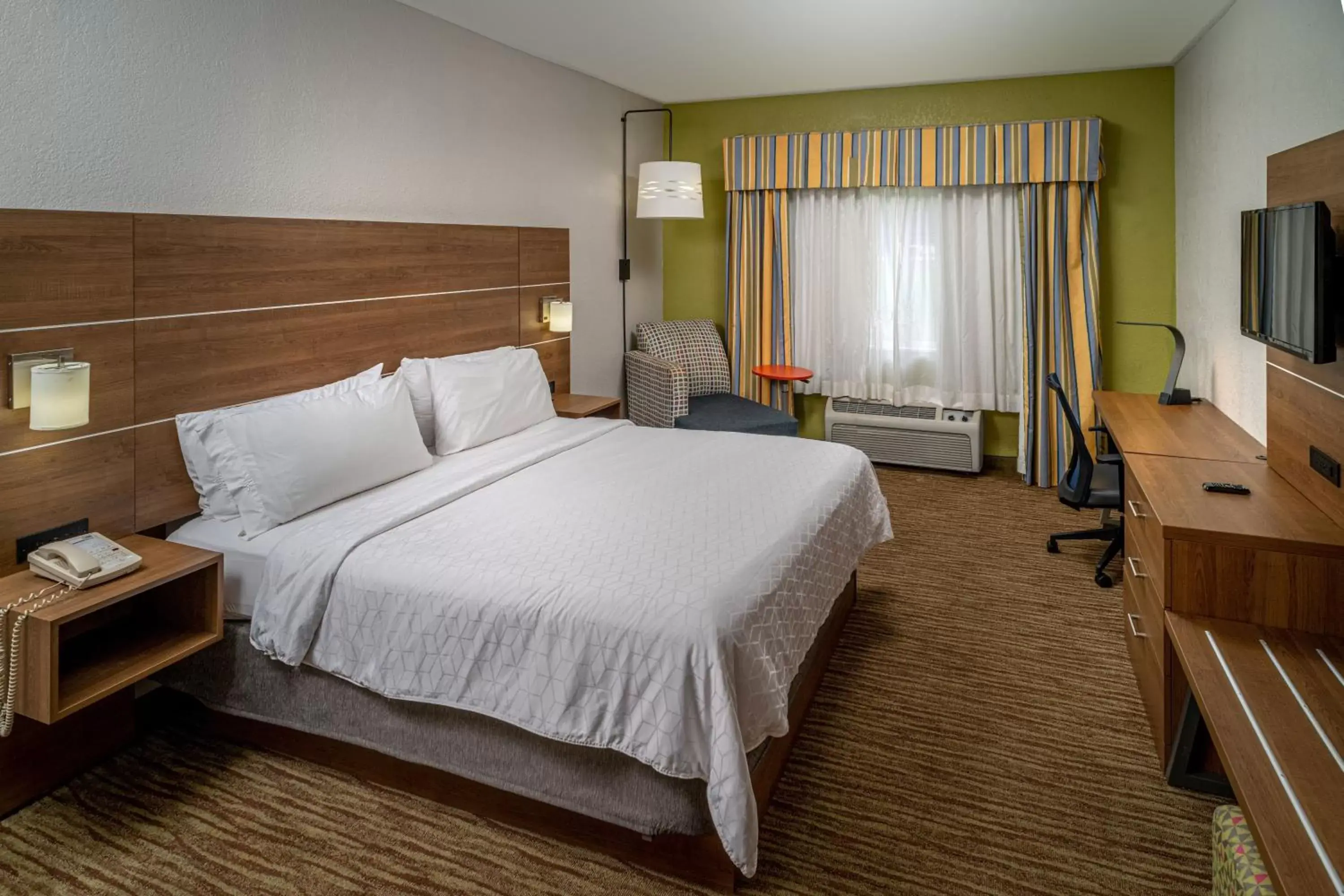 Photo of the whole room, Bed in Holiday Inn Express and Suites Pikeville, an IHG Hotel