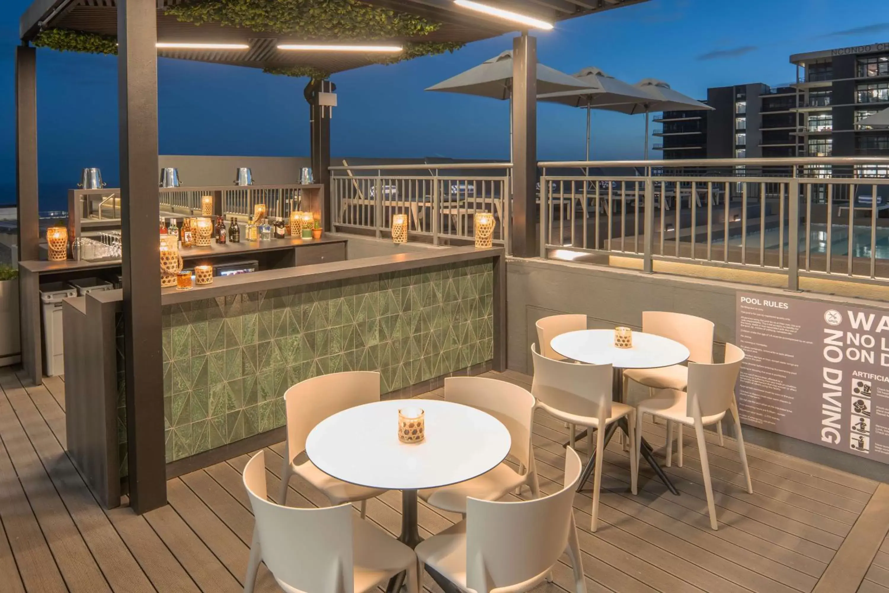 Lounge or bar, Restaurant/Places to Eat in Hilton Garden Inn Umhlanga Arch