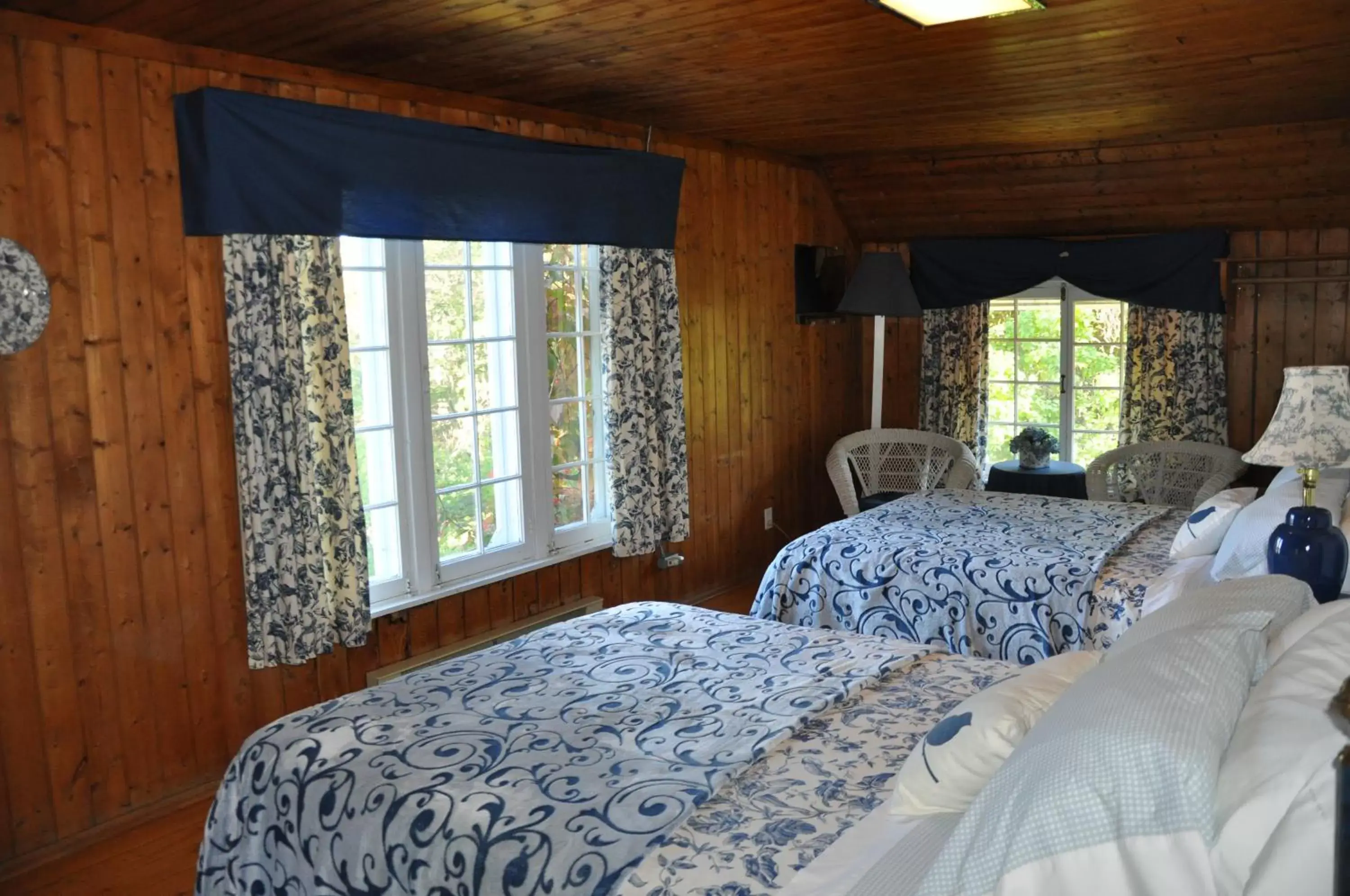 Bedroom, Bed in Auberge sur la Côte