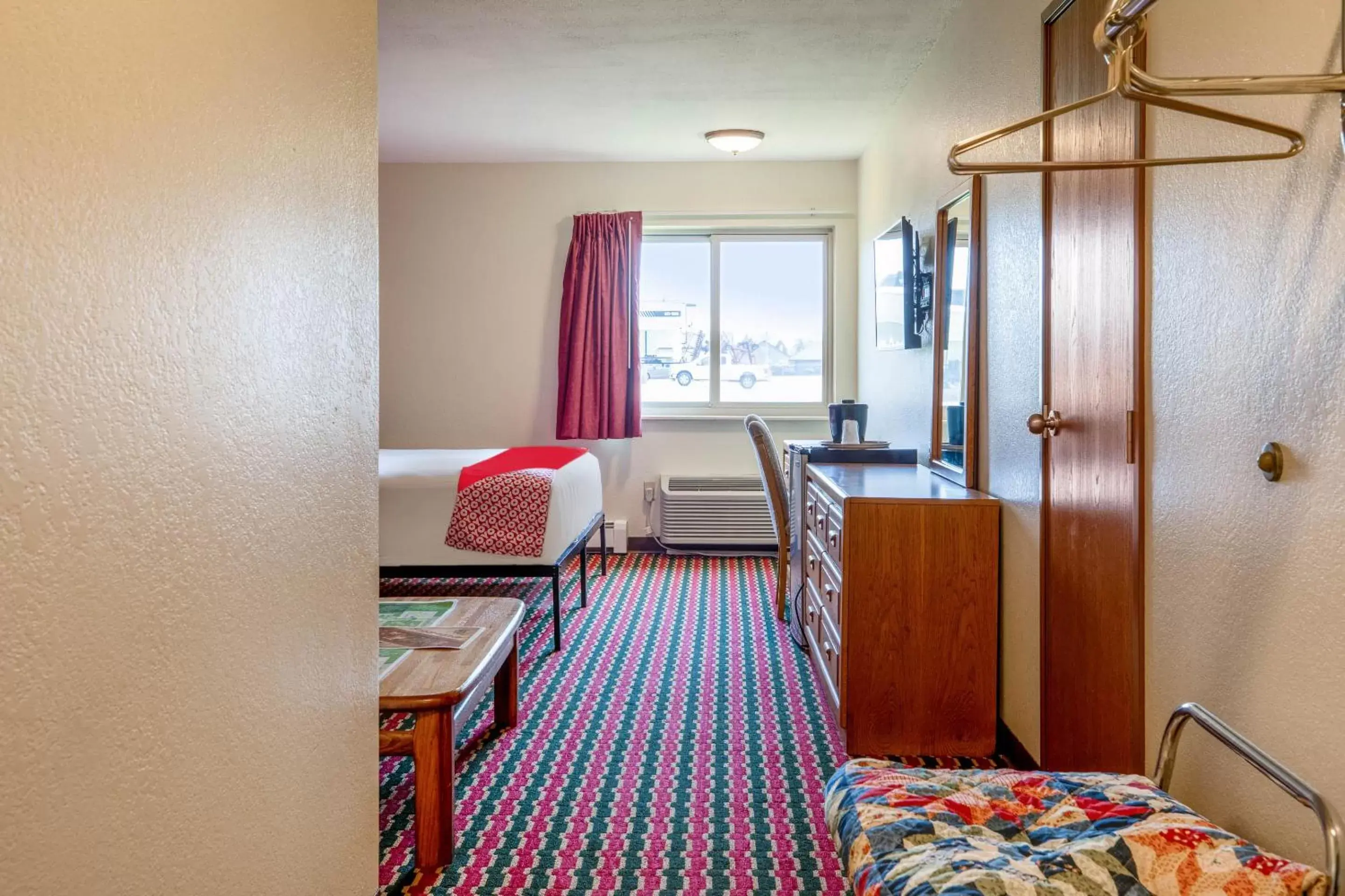 King Room - Disability Access in OYO Hotel Chesaning Route 52 & Hwy 57 King Room - Disability Access in OYO Hotel Chesaning Route 52 & Hwy 57