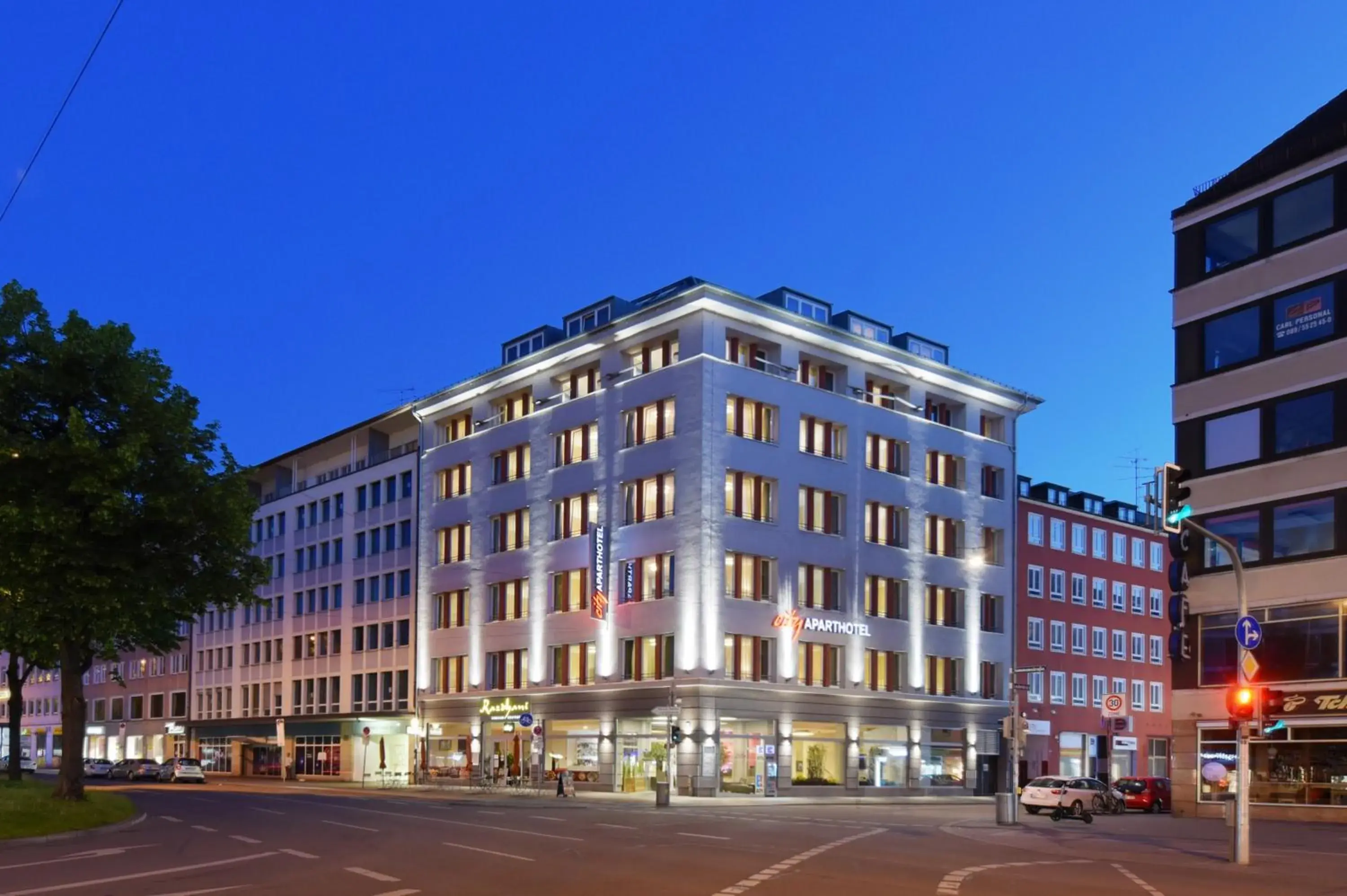 Property Building in City Aparthotel München - KOOS Hotel und Apartments