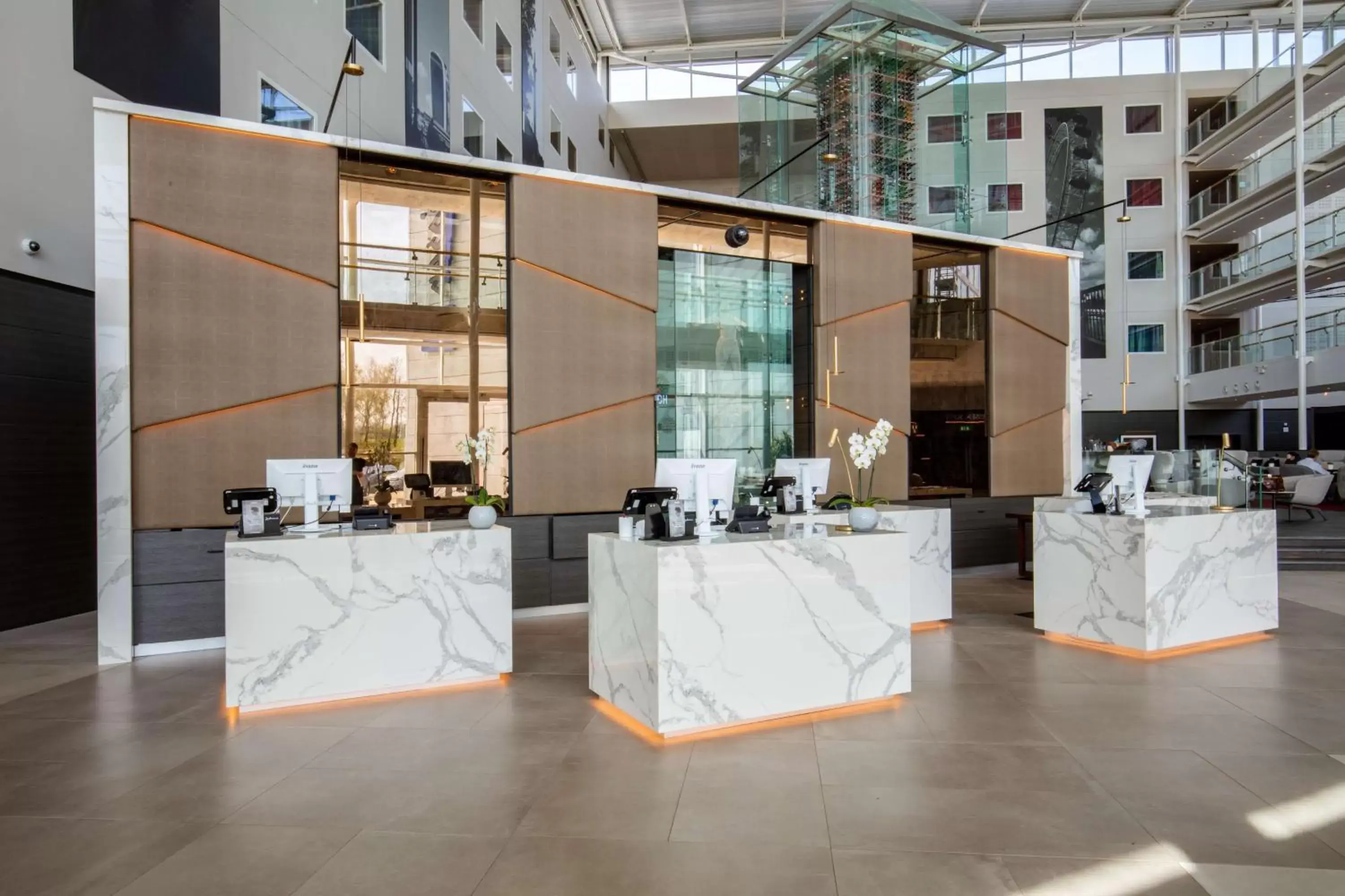 Lobby or reception, Restaurant/Places to Eat in Radisson Blu Hotel London Stansted Airport