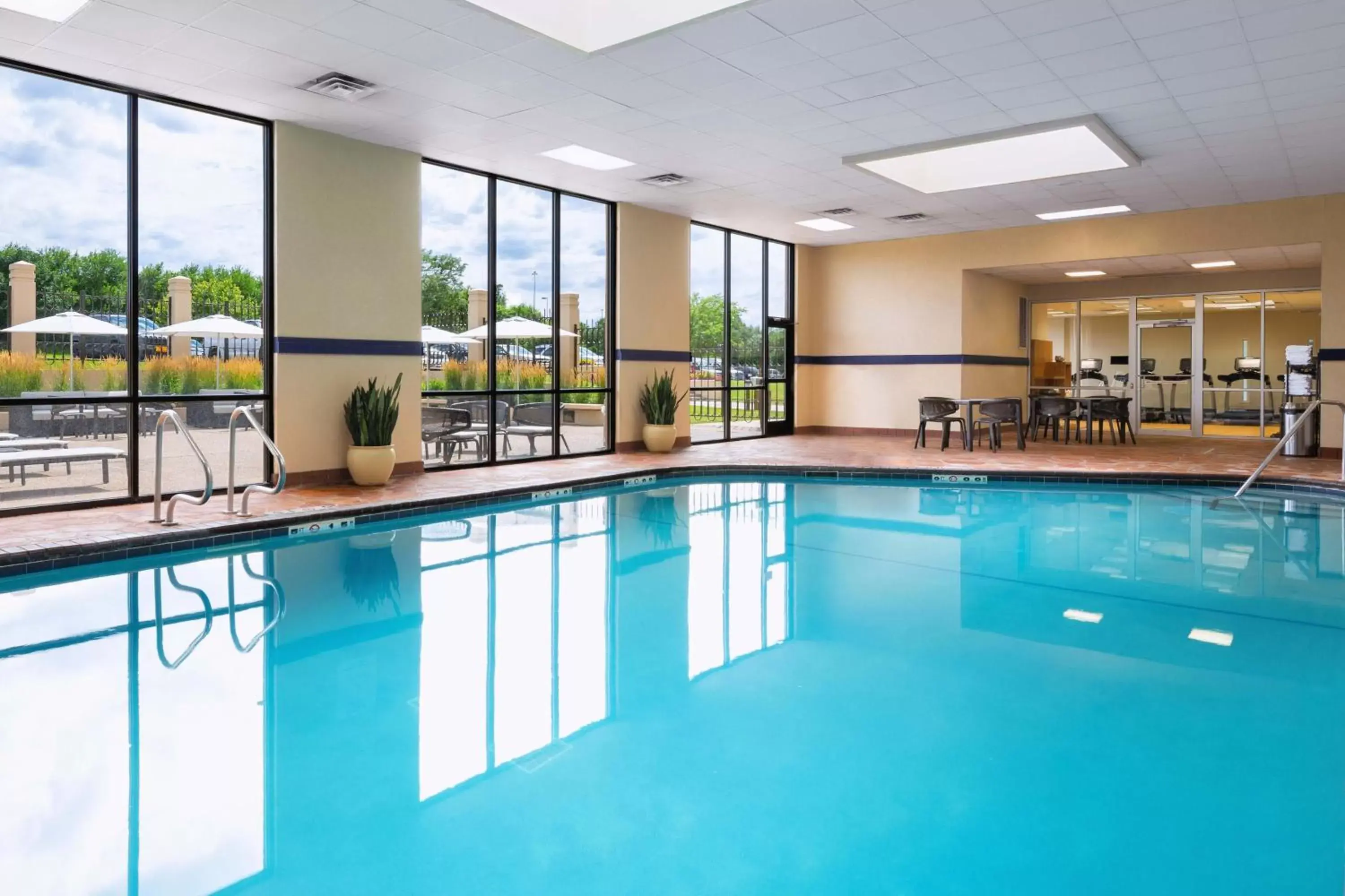Swimming Pool in Sheraton West Des Moines