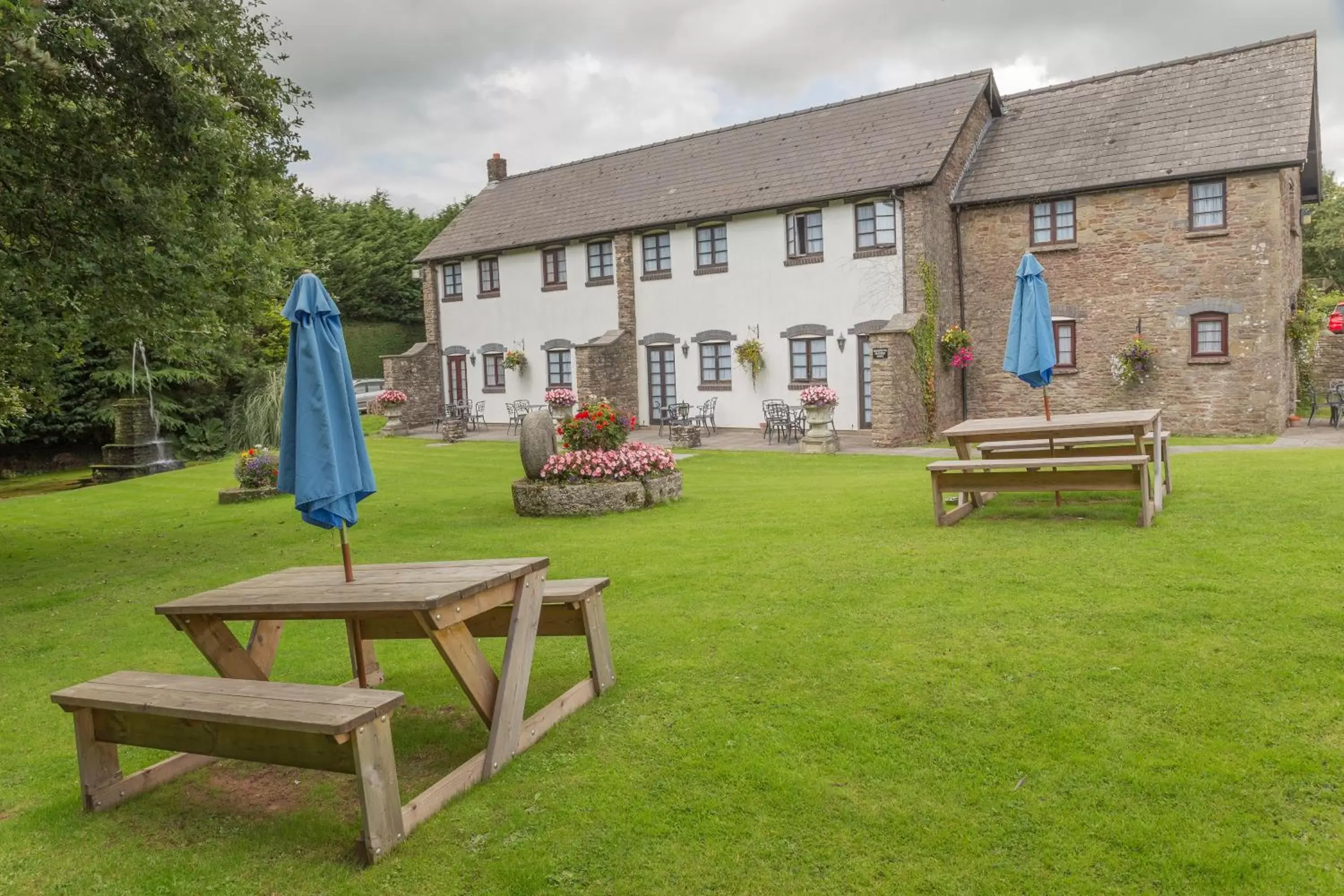 Property building, Garden in The Greyhound Inn and Hotel