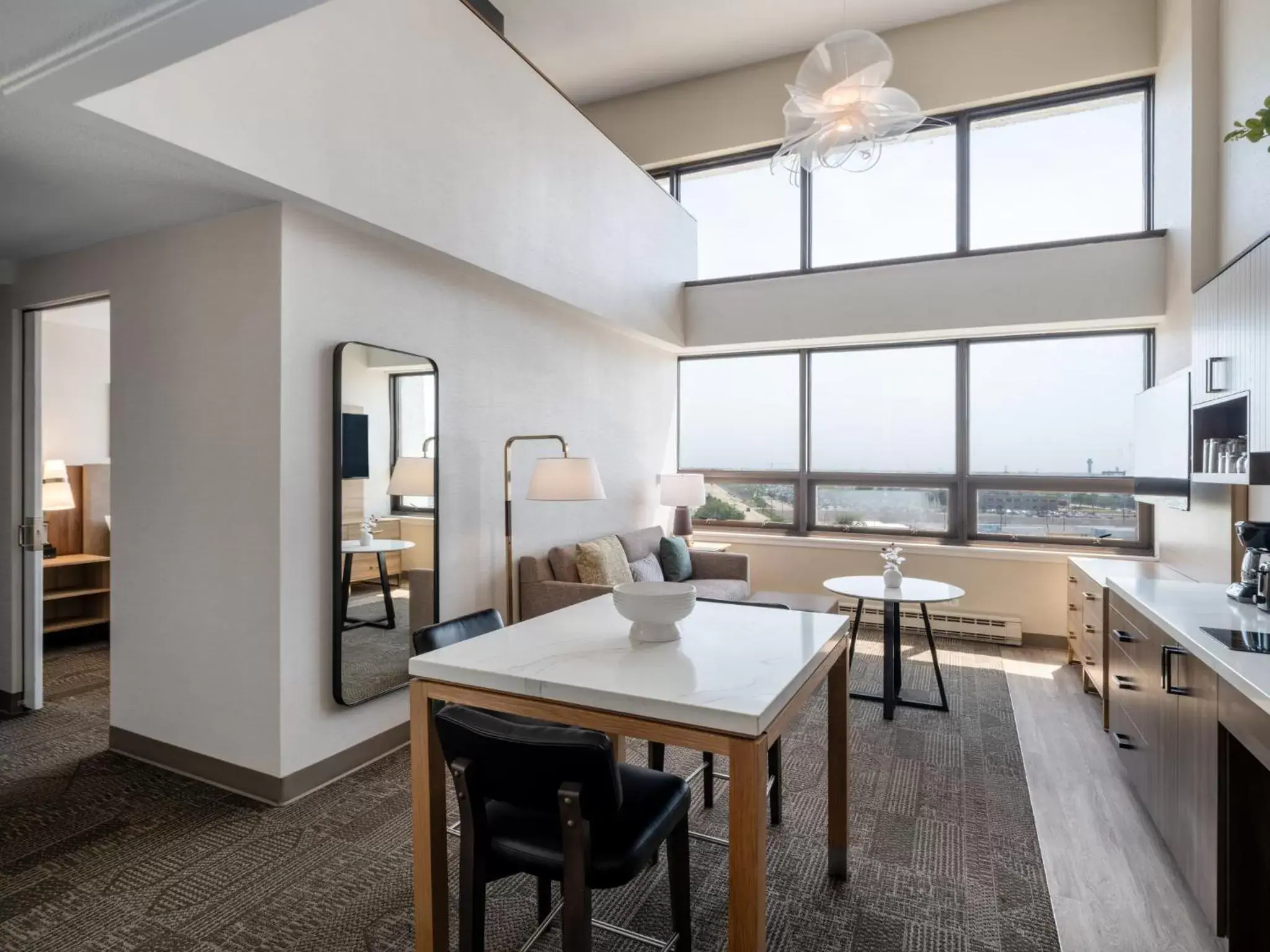 Photo of the whole room, Dining Area in Staybridge Suites Chicago O'Hare - Rosemont, an IHG Hotel