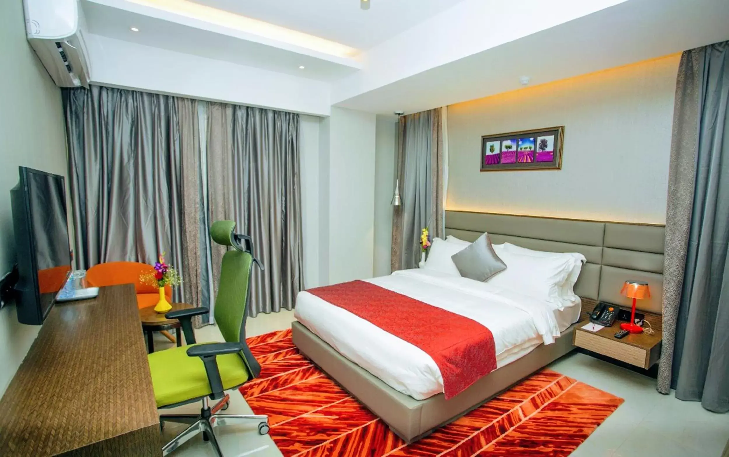 View (from property/room), Bed in Hotel Omni Residency Dhaka View (from property/room), Bed in Hotel Omni Residency Dhaka