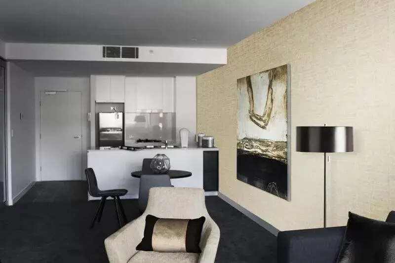 Kitchen or kitchenette, Dining Area in Silkari Suites at Chatswood