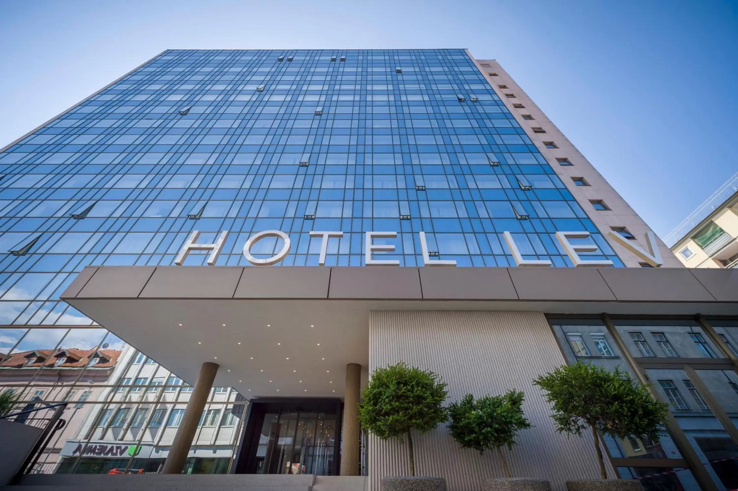 Facade/entrance in Exe Lev Facade/entrance in Exe Lev