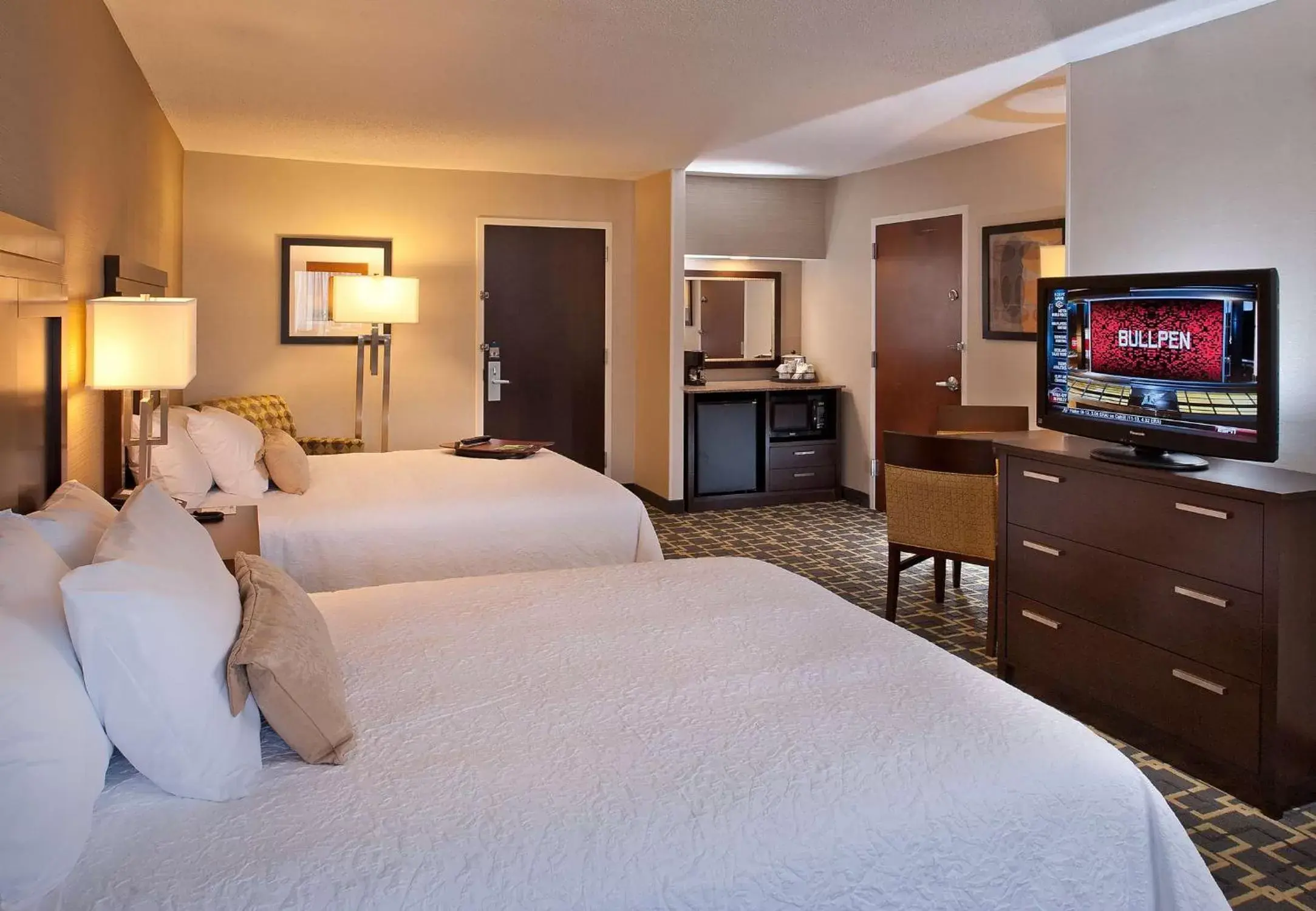 Bed, TV/Entertainment Center in Hampton by Hilton Shelton