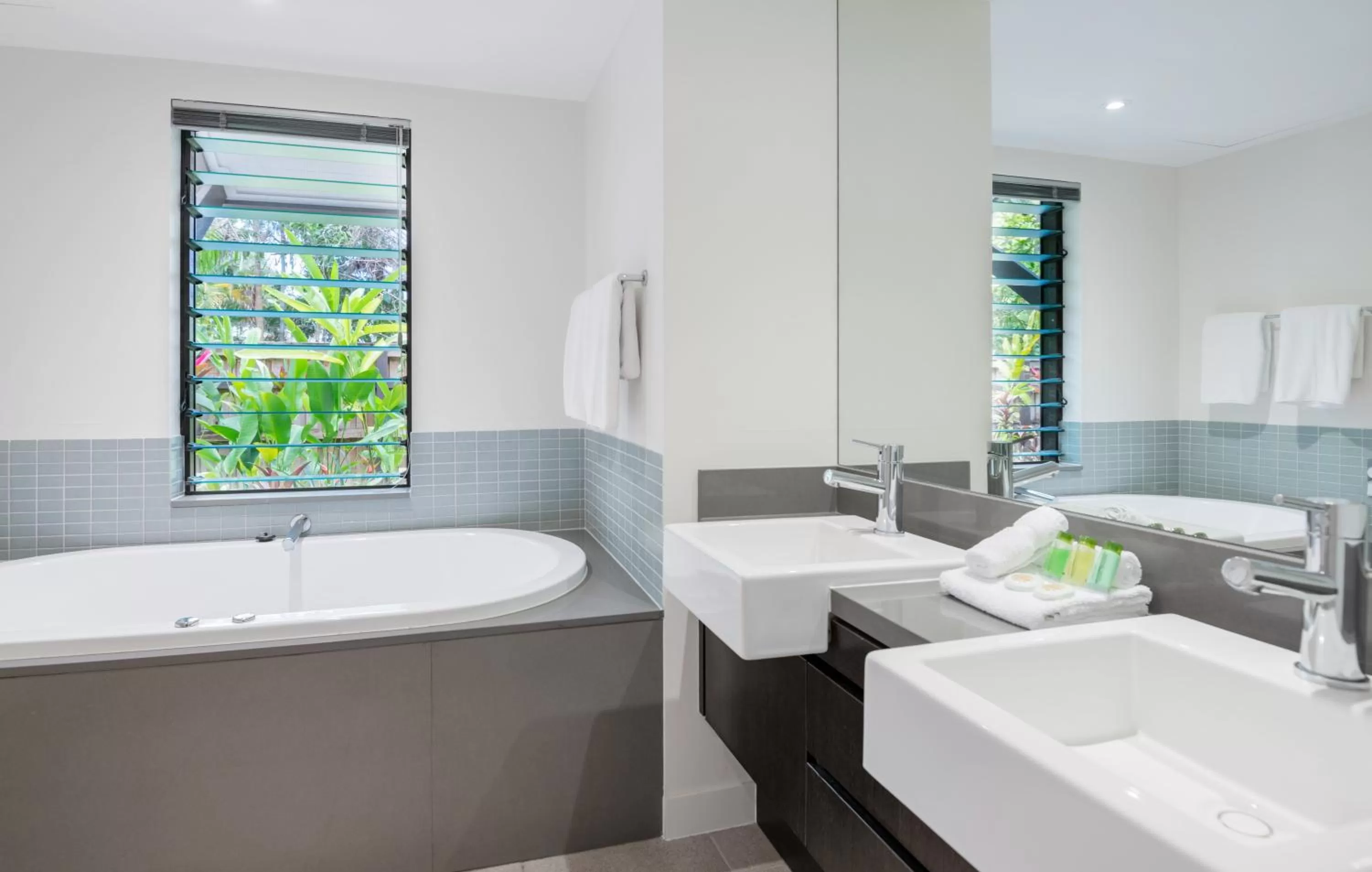 Bathroom in Port Douglas Private Apartments in Temple