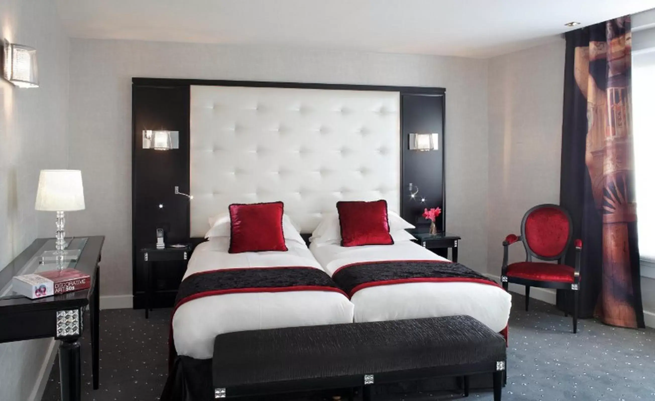 Bed in Maison Albar Hotels Le Diamond
