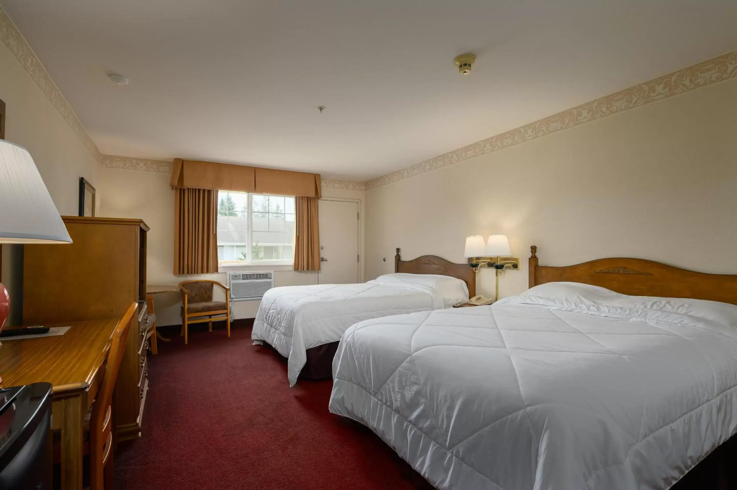 Bed in Three Rivers Inn Sedro Woolley Bed in Three Rivers Inn Sedro Woolley