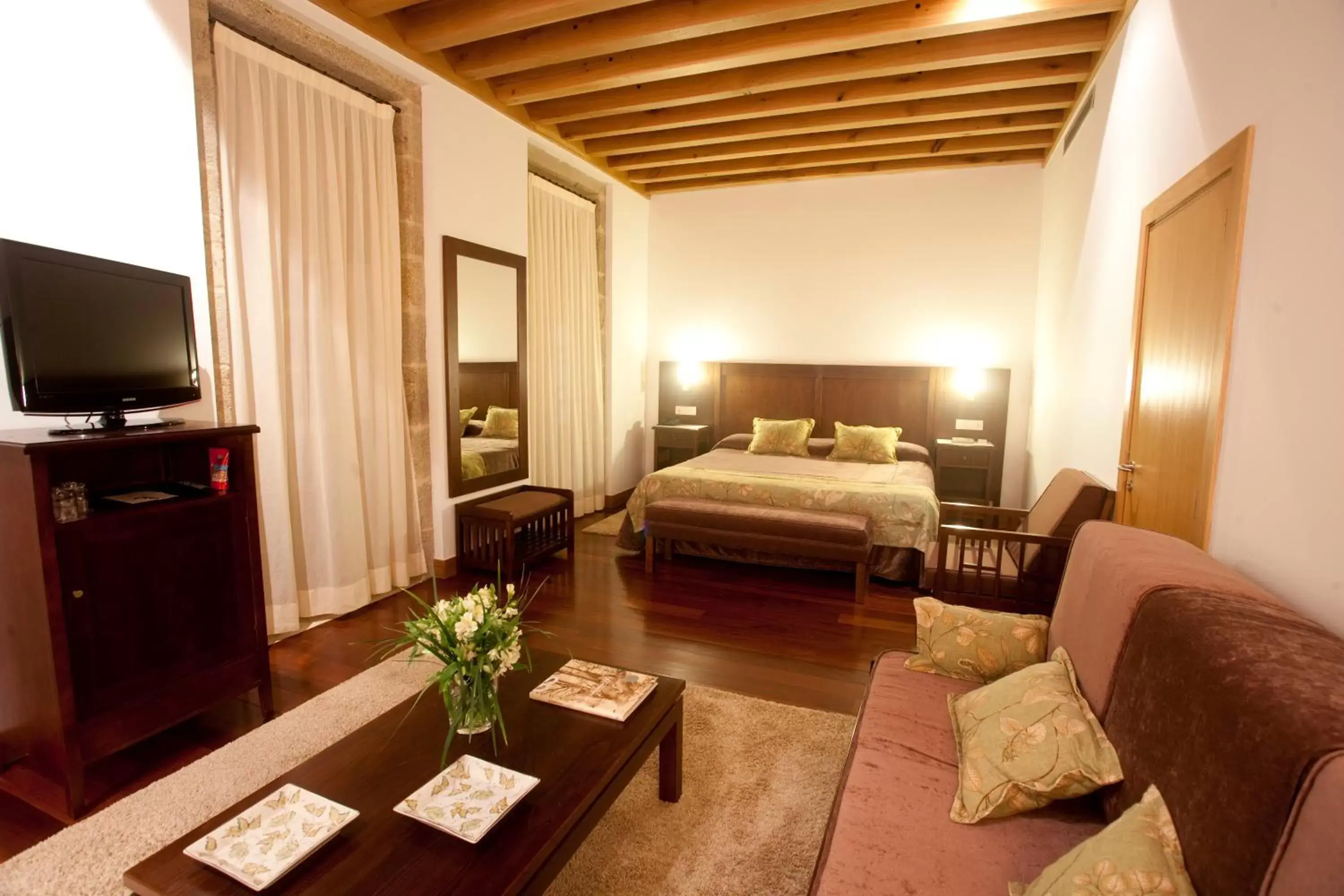 Bed in San Francisco Hotel Monumento Bed in San Francisco Hotel Monumento