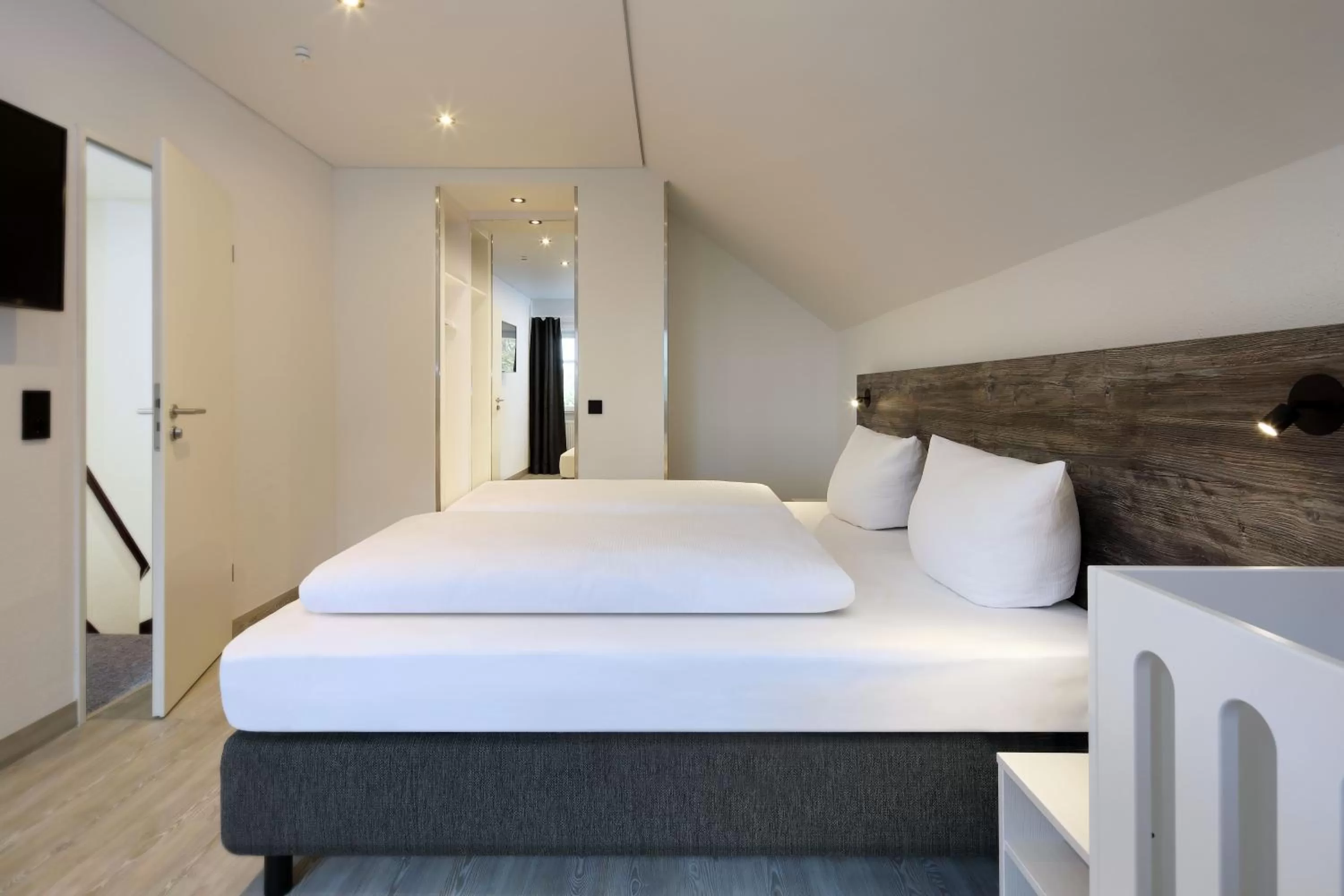 Photo of the whole room, Bed in Dorint Resort Winterberg