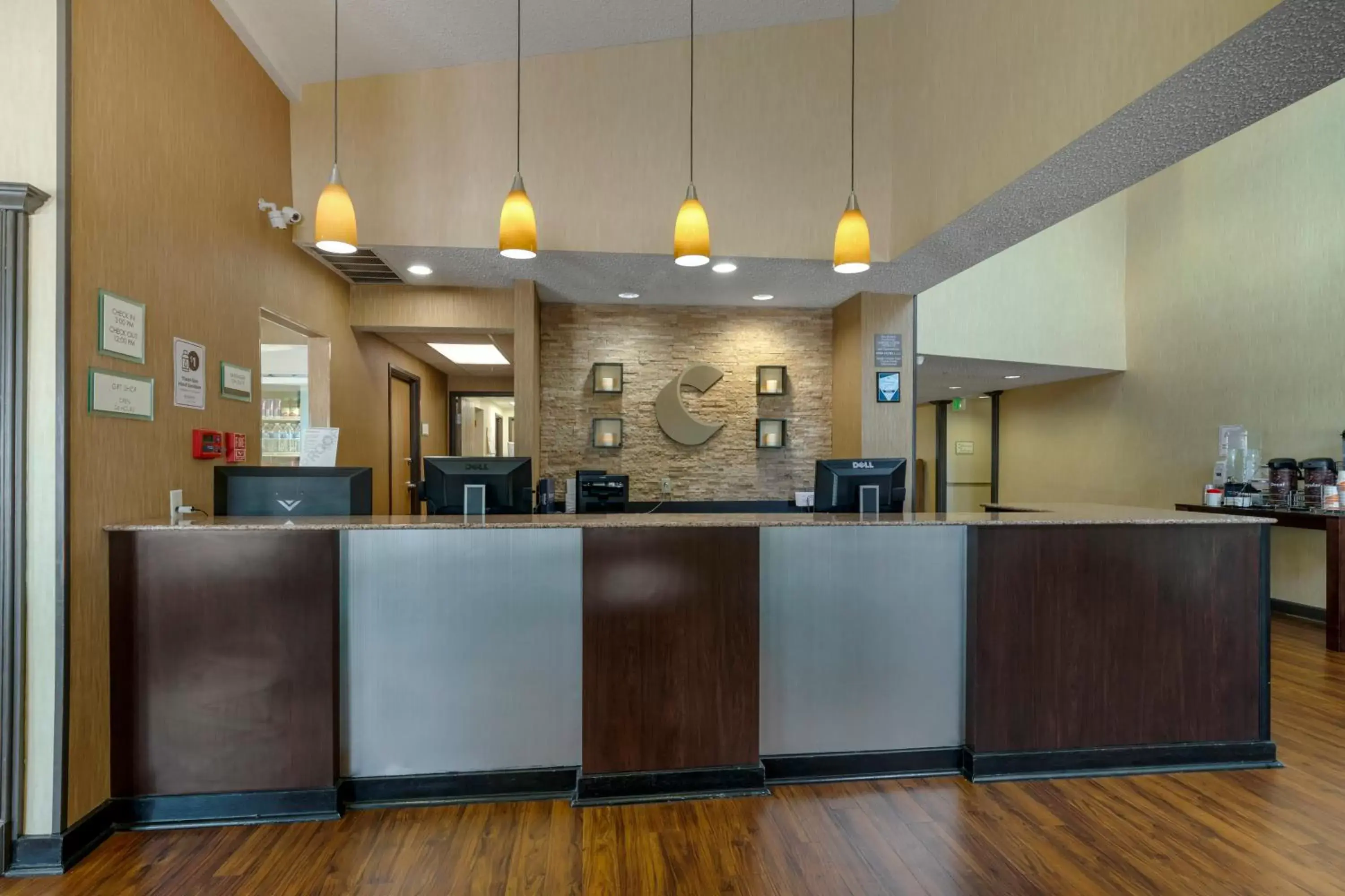 Lobby/Reception in Comfort Suites DFW Airport