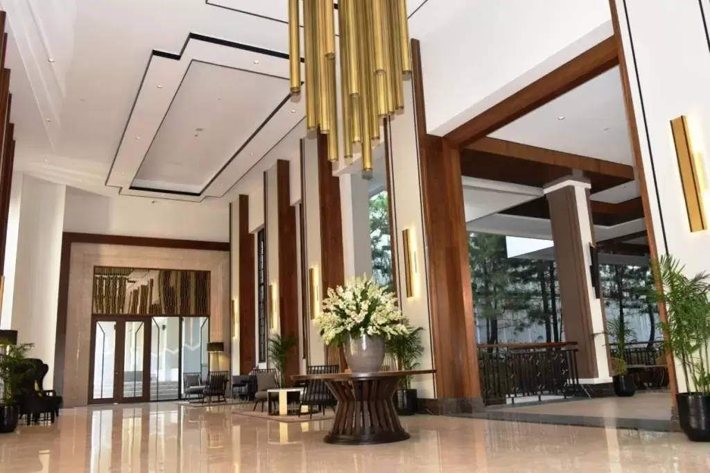Lobby/Reception in Mason Pine Hotel Bandung