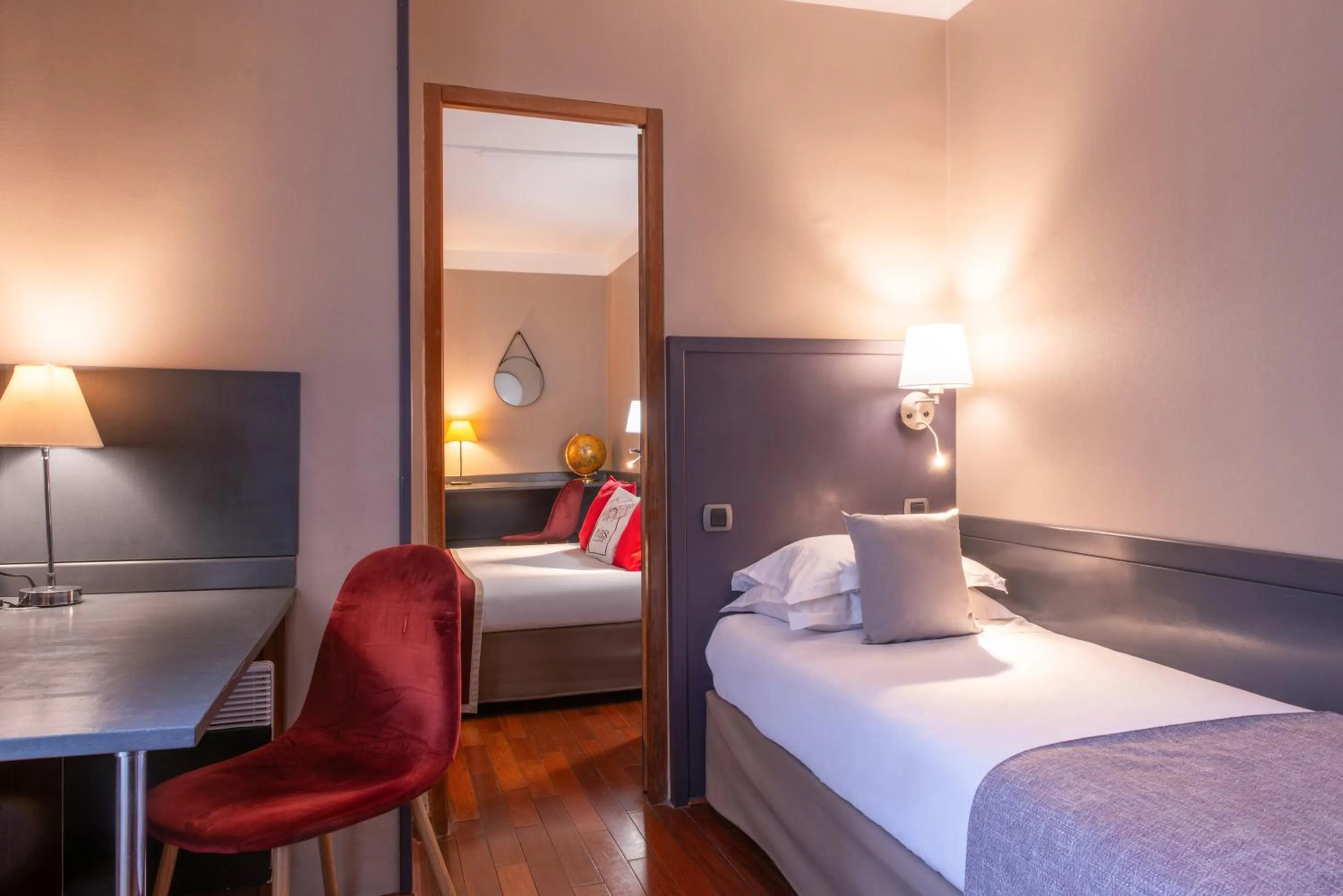 Bedroom, Bed in Hotel George Sand Opéra Paris