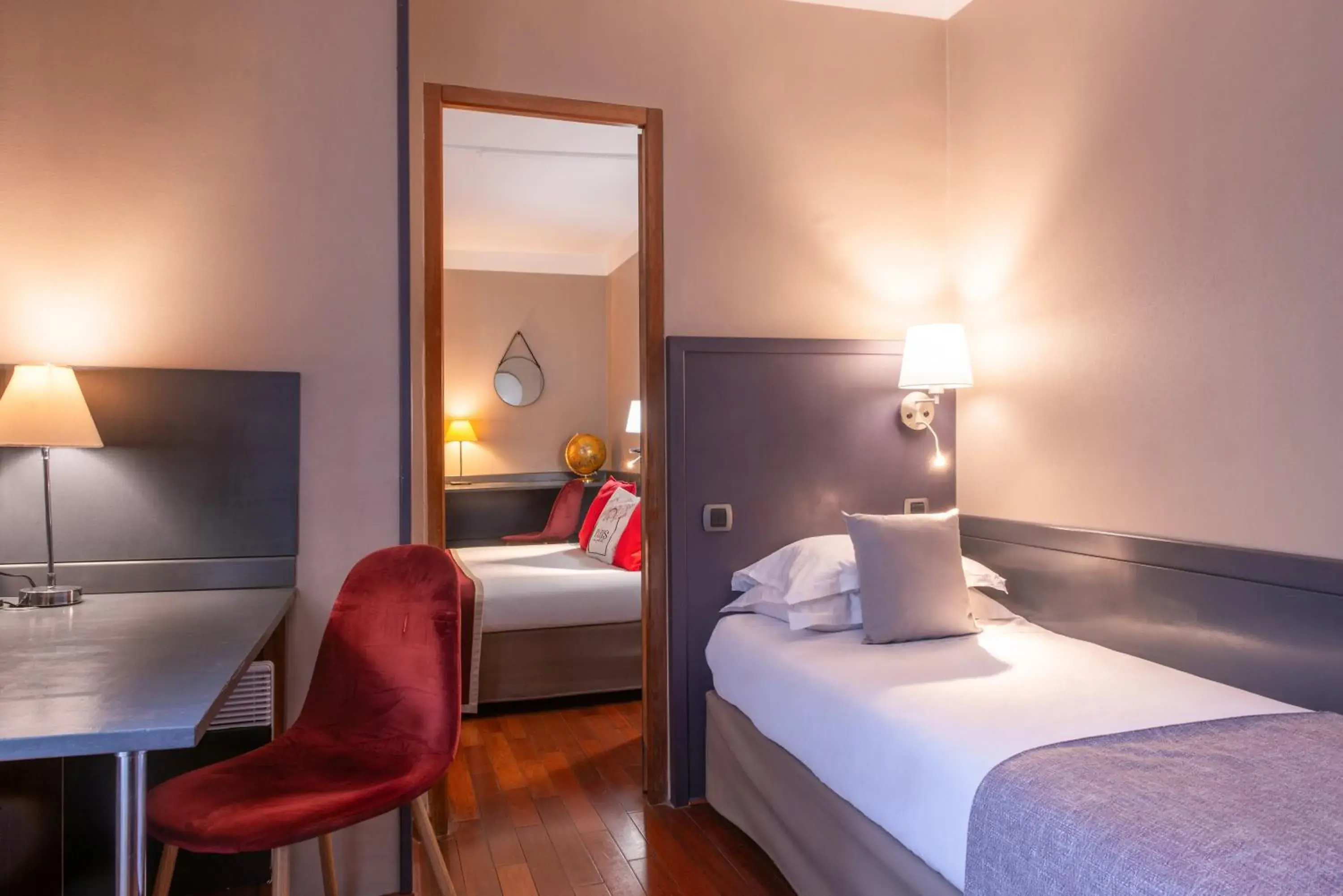 Bedroom, Bed in Hotel George Sand Opéra Paris Bedroom, Bed in Hotel George Sand Opéra Paris