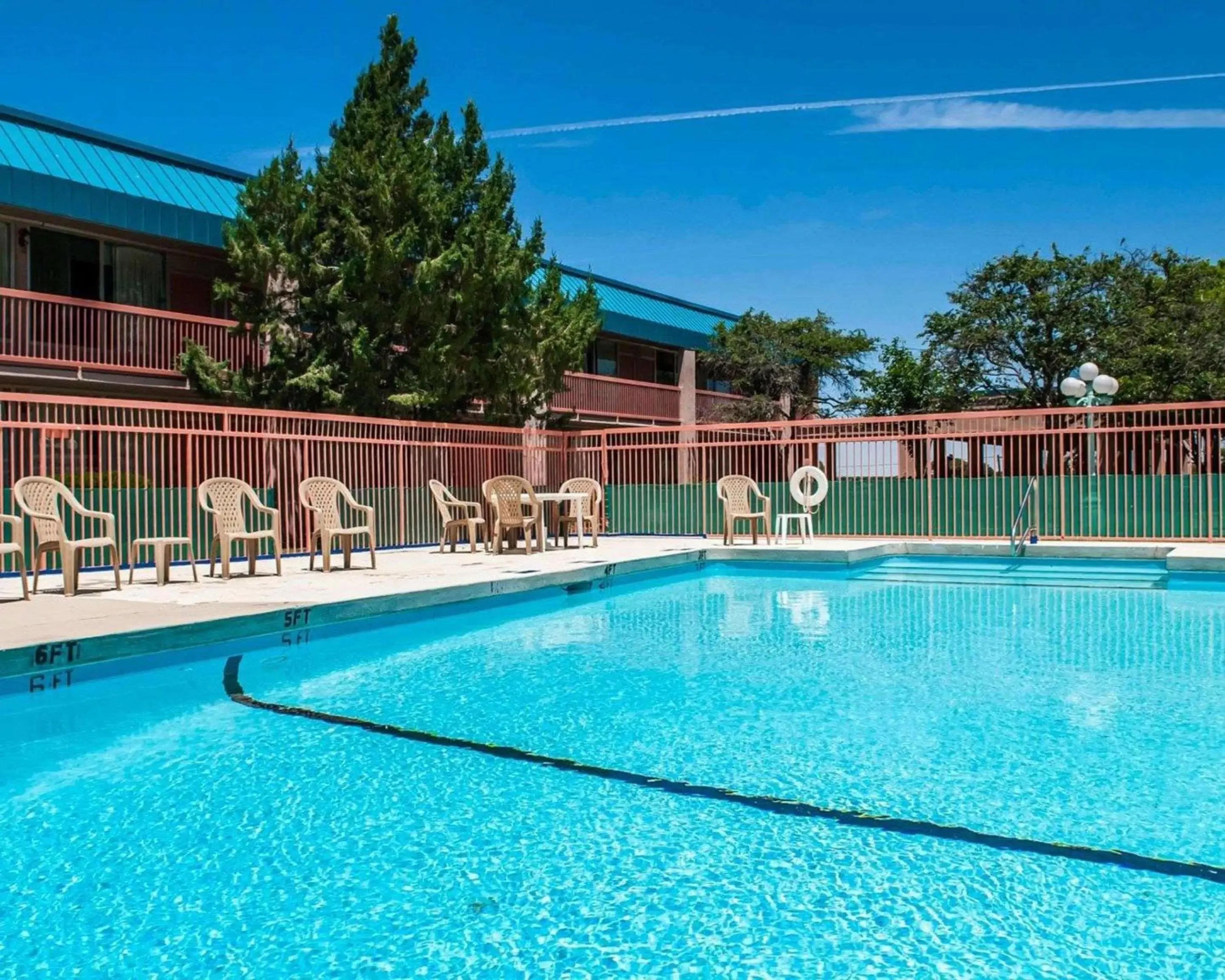 On site, Swimming Pool in Quality Inn Tucumcari