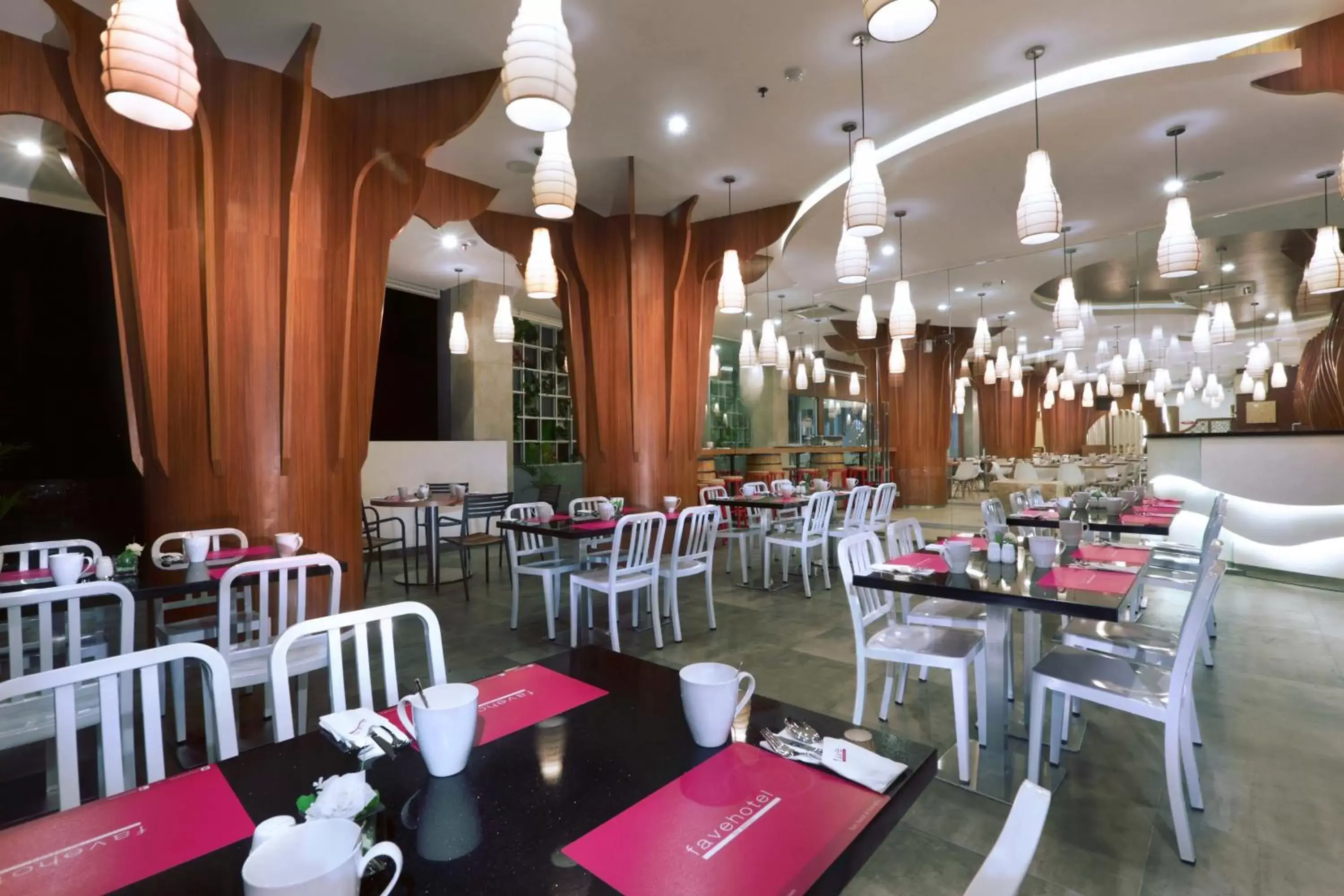 Restaurant/Places to Eat in favehotel Ahmad Yani Banjarmasin