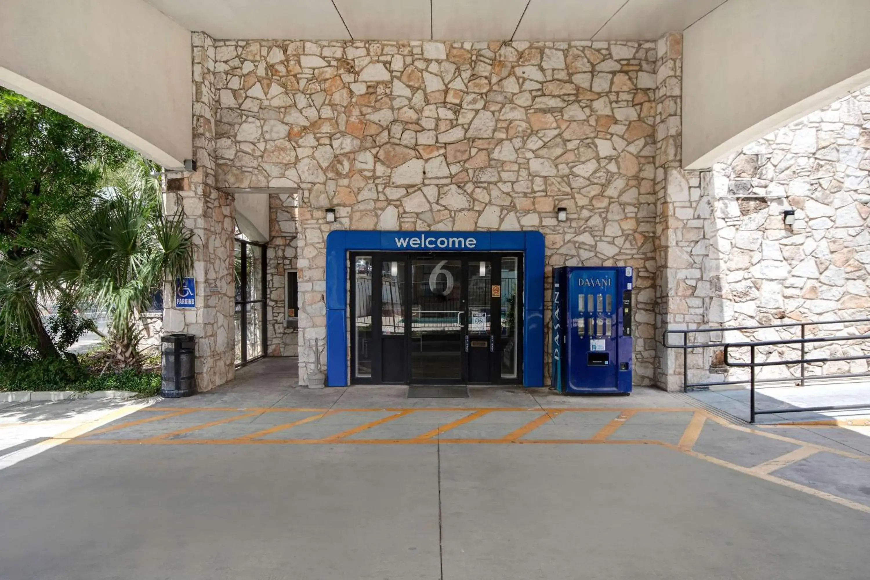 Property building in Motel 6-San Antonio, TX - Northwest Medical Center