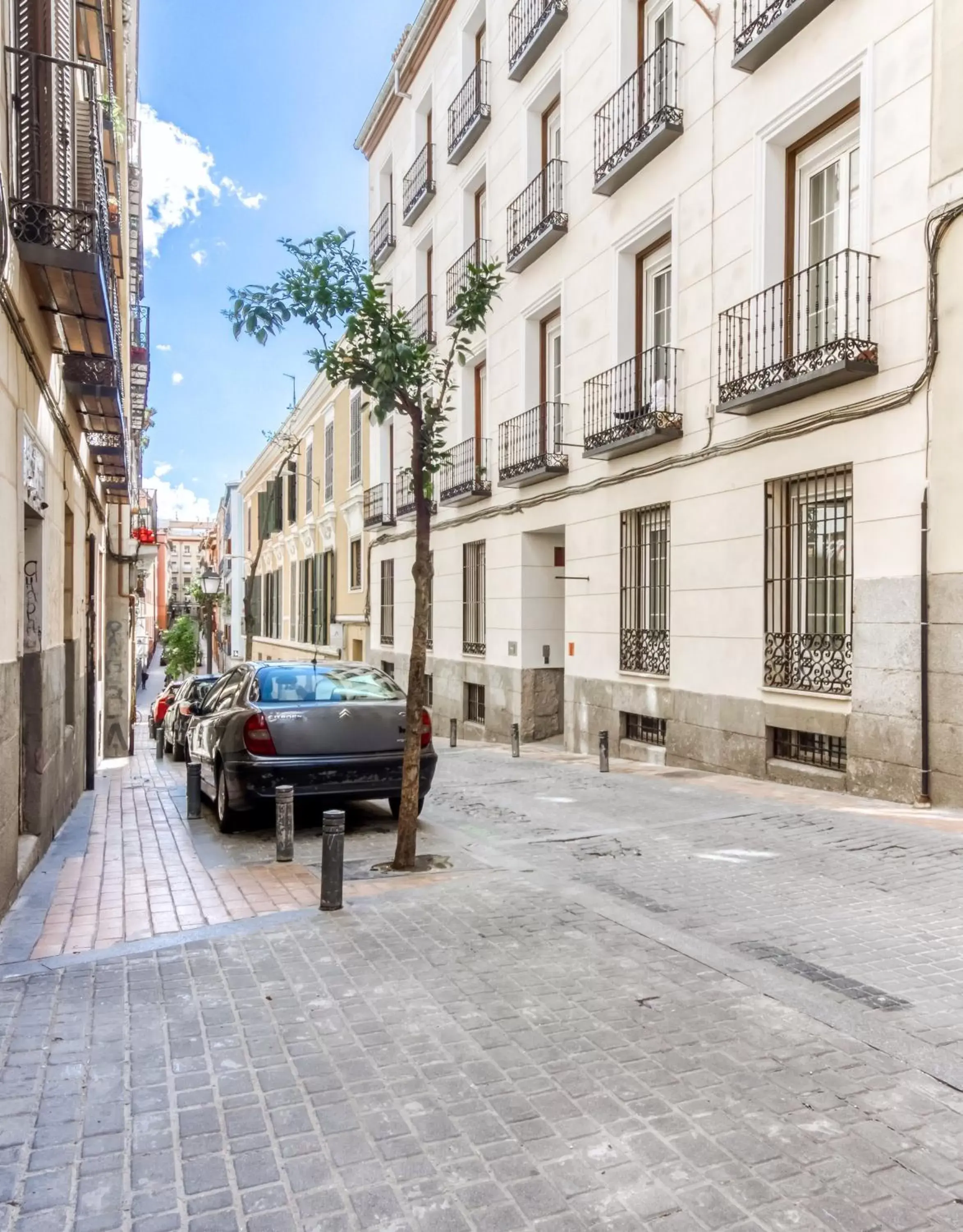 Property building in limehome Madrid Calle de la Madera - Digital Access