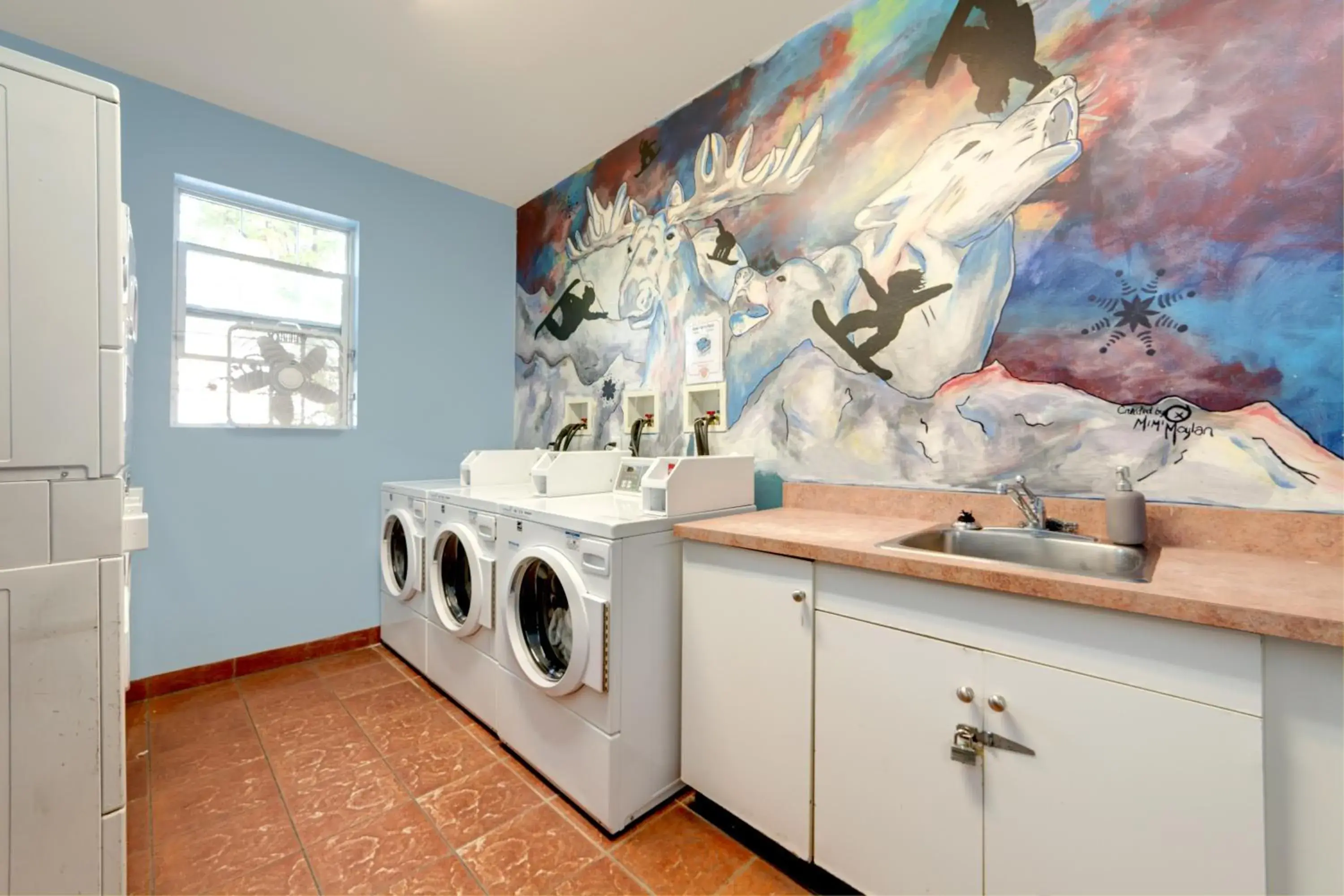 laundry, Kitchen/Kitchenette in Samesun Kelowna