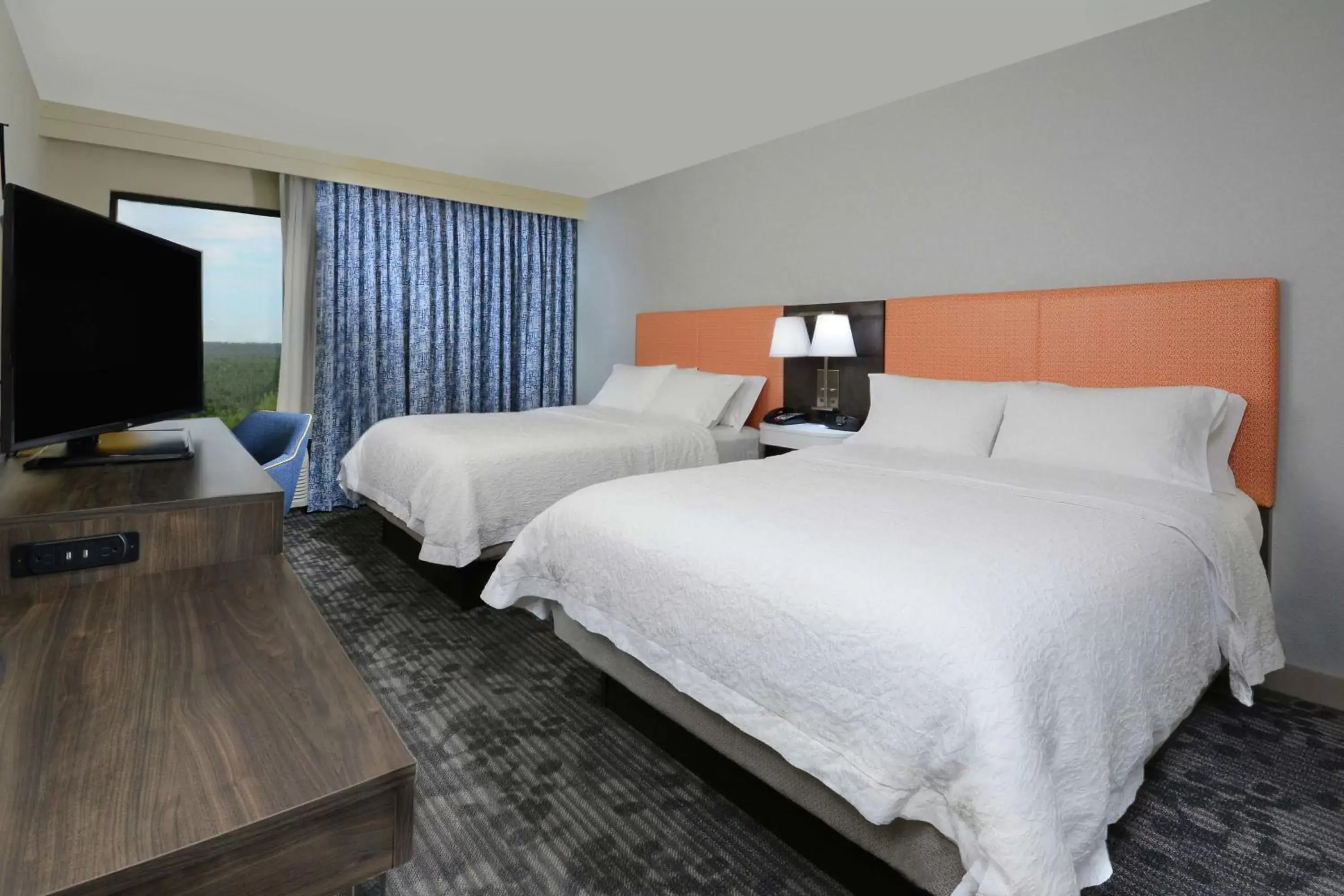 Bed in Hampton Inn & Suites Greenville/Spartanburg I-85