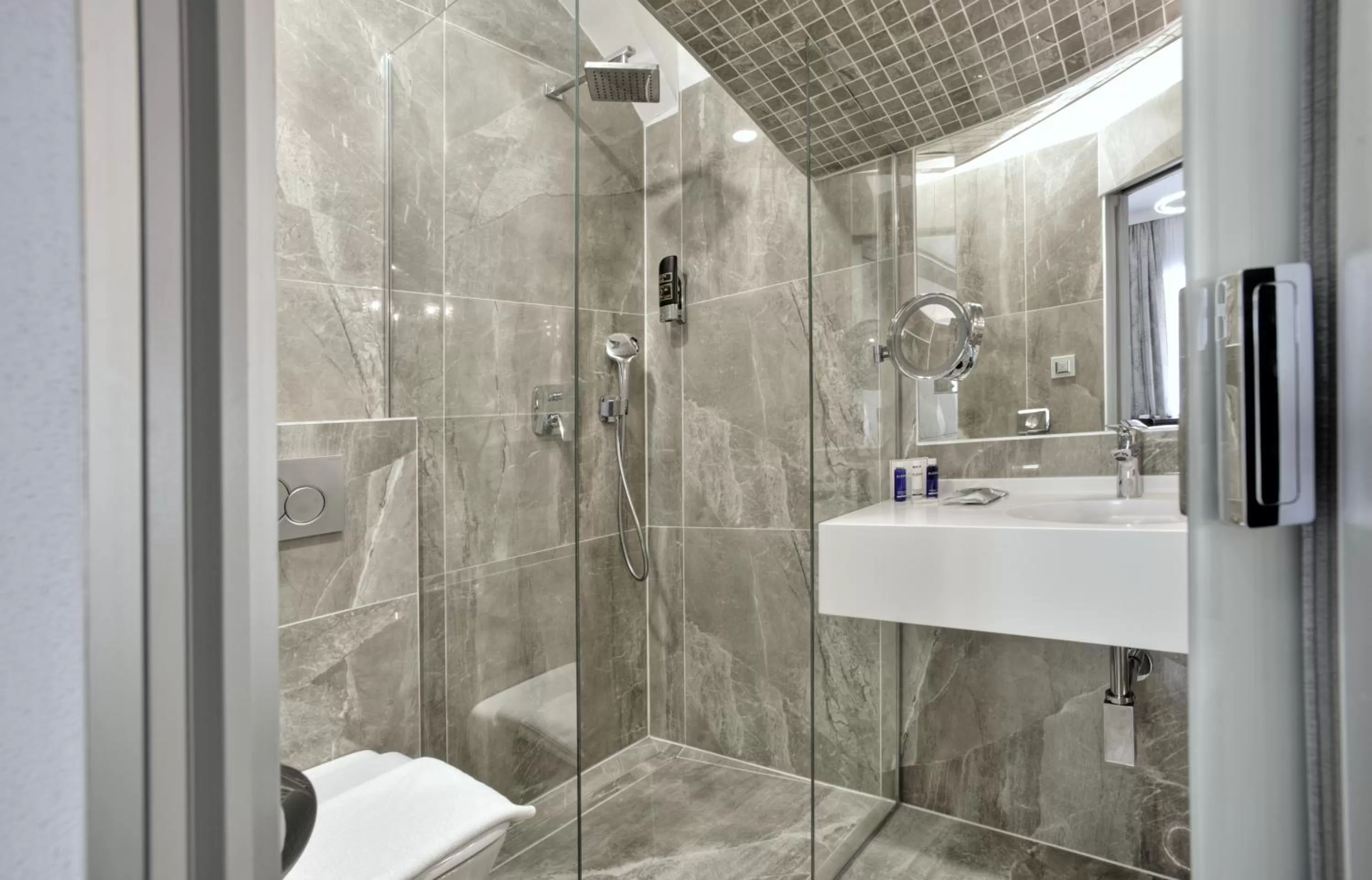 Bathroom in Hotel Grand