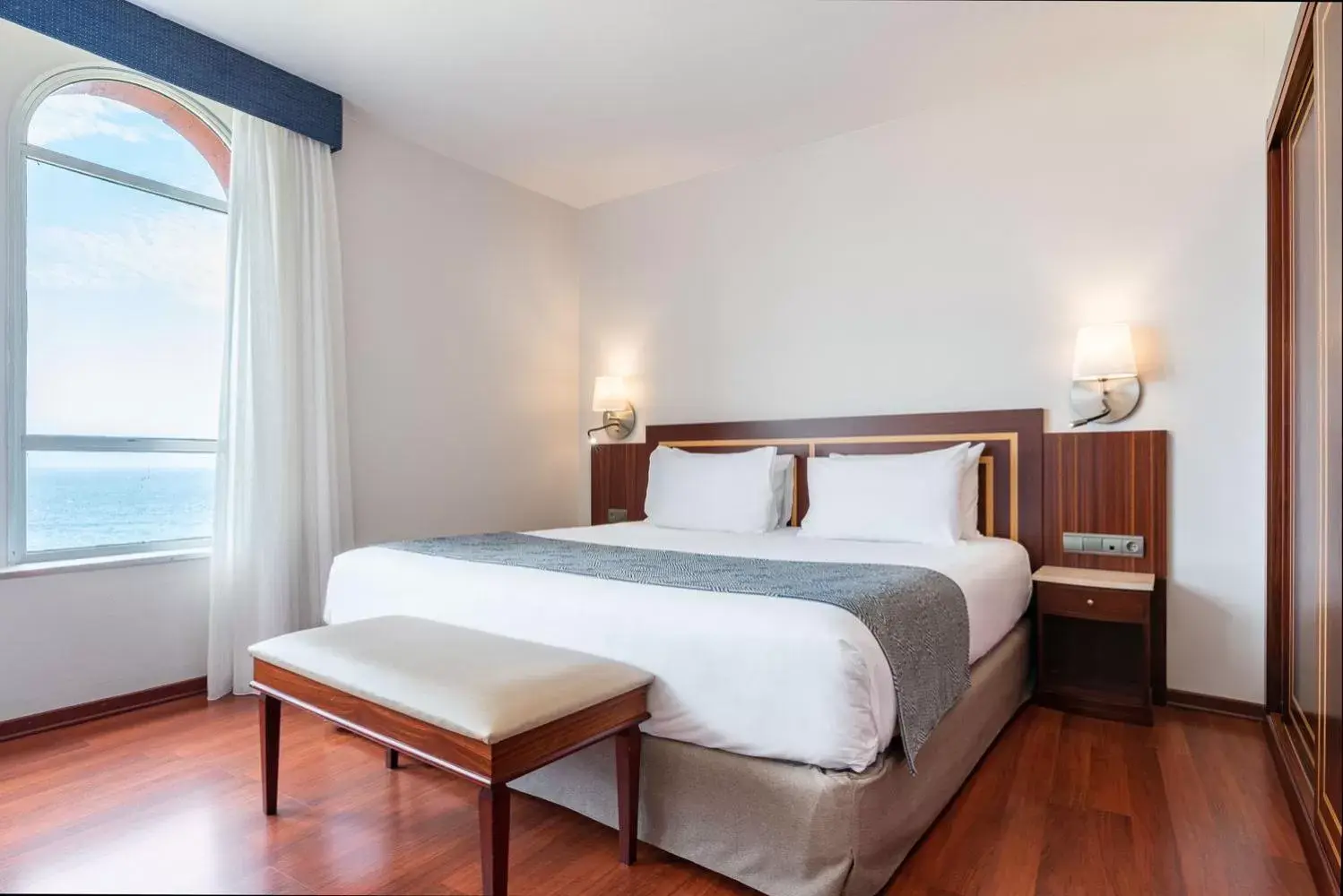 Bedroom, Bed in Eurostars Ciudad de La Coruña