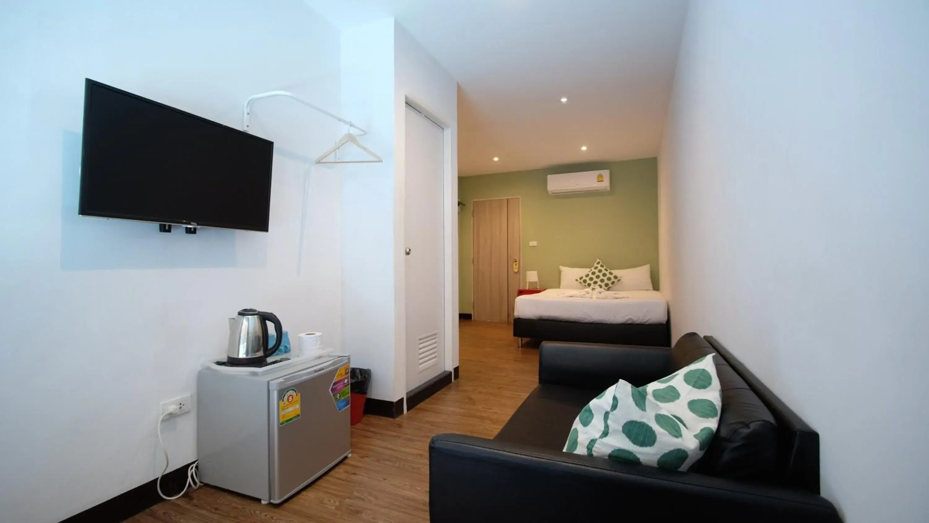 Single Room with Balcony in Resort V MRT Huai Khwang Single Room with Balcony in Resort V MRT Huai Khwang