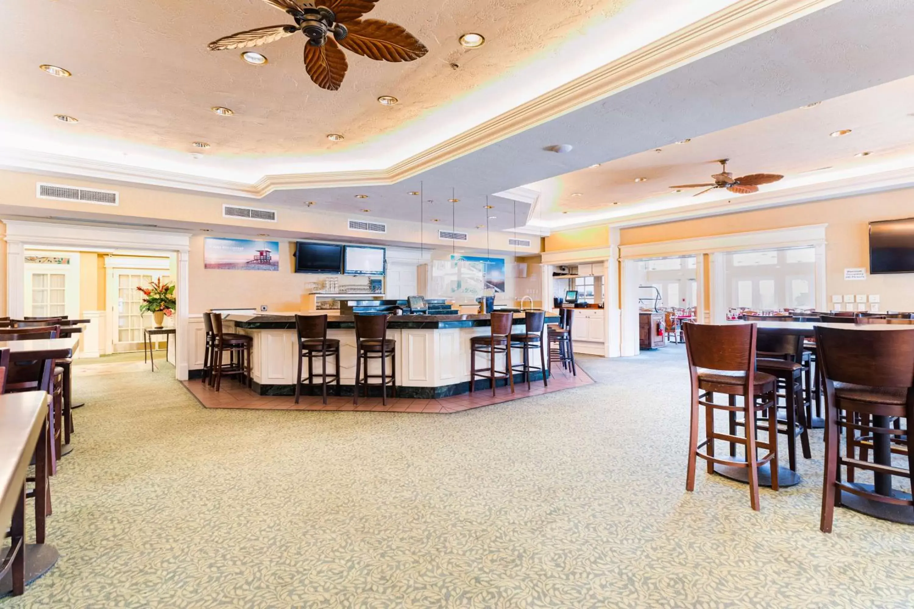 Lounge or bar, Restaurant/Places to Eat in Radisson Resort at the Port
