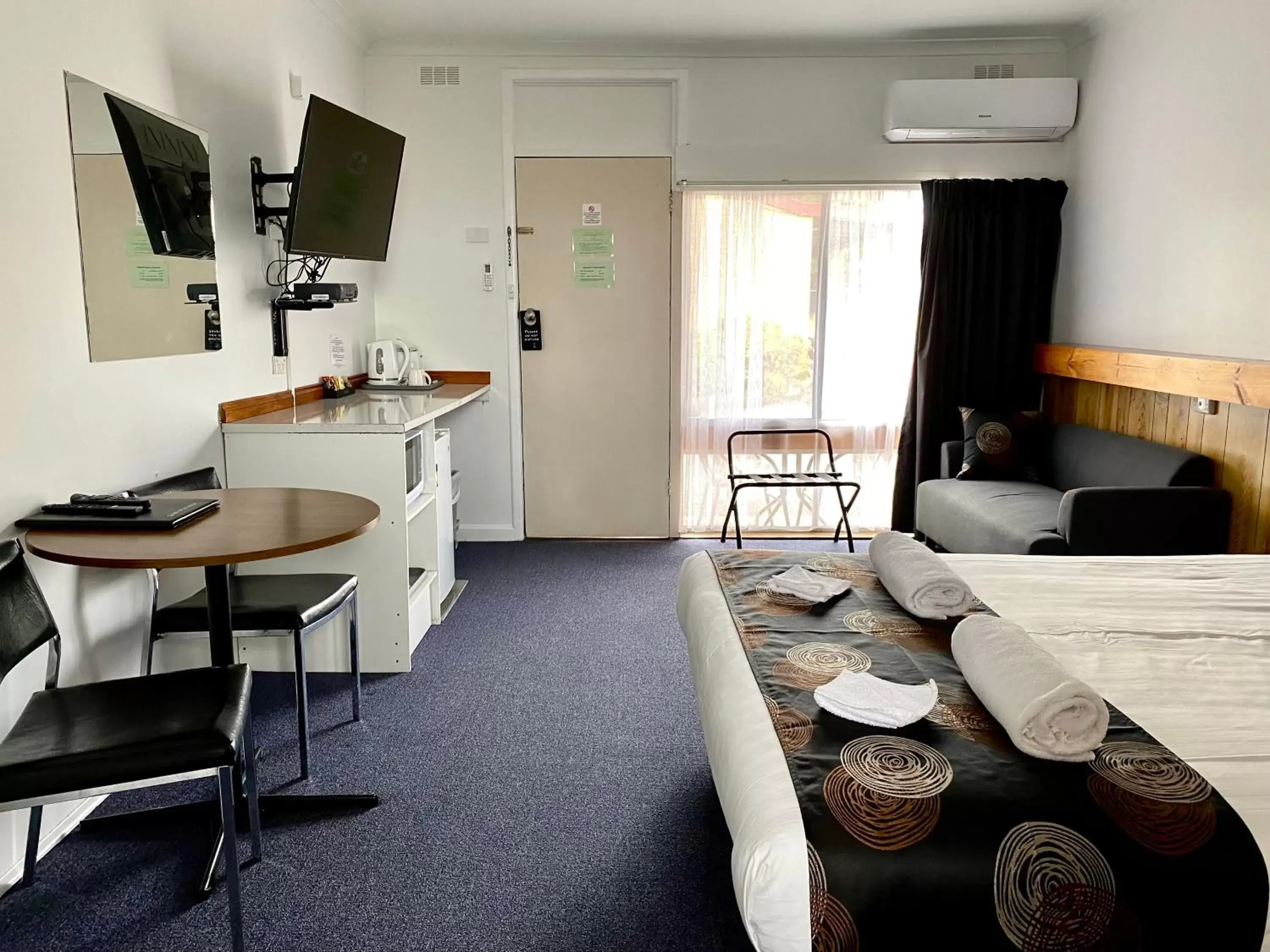 Kitchen or kitchenette in Motel Stawell