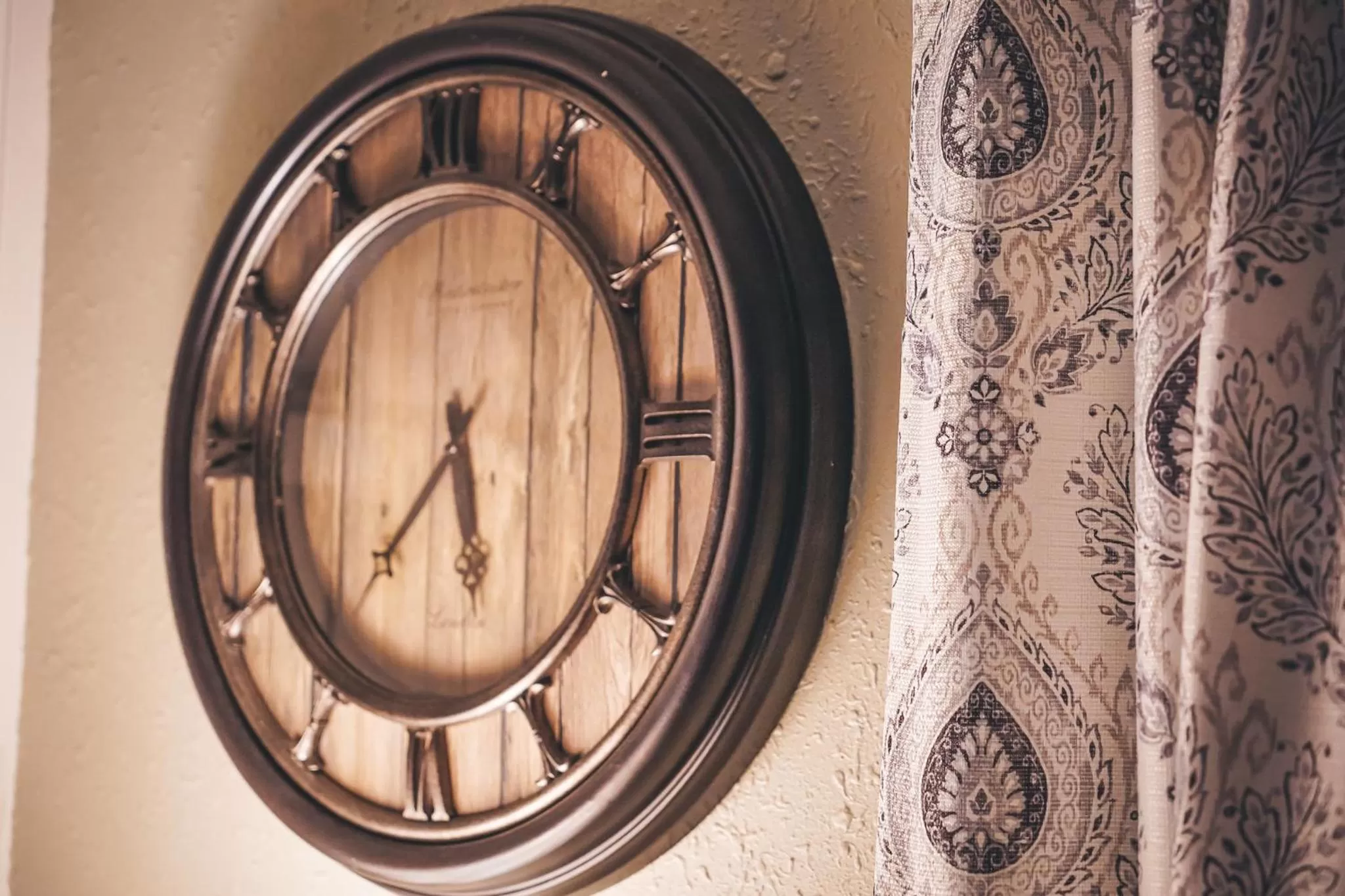 Bedroom in Hollywood Light Haven Lodge