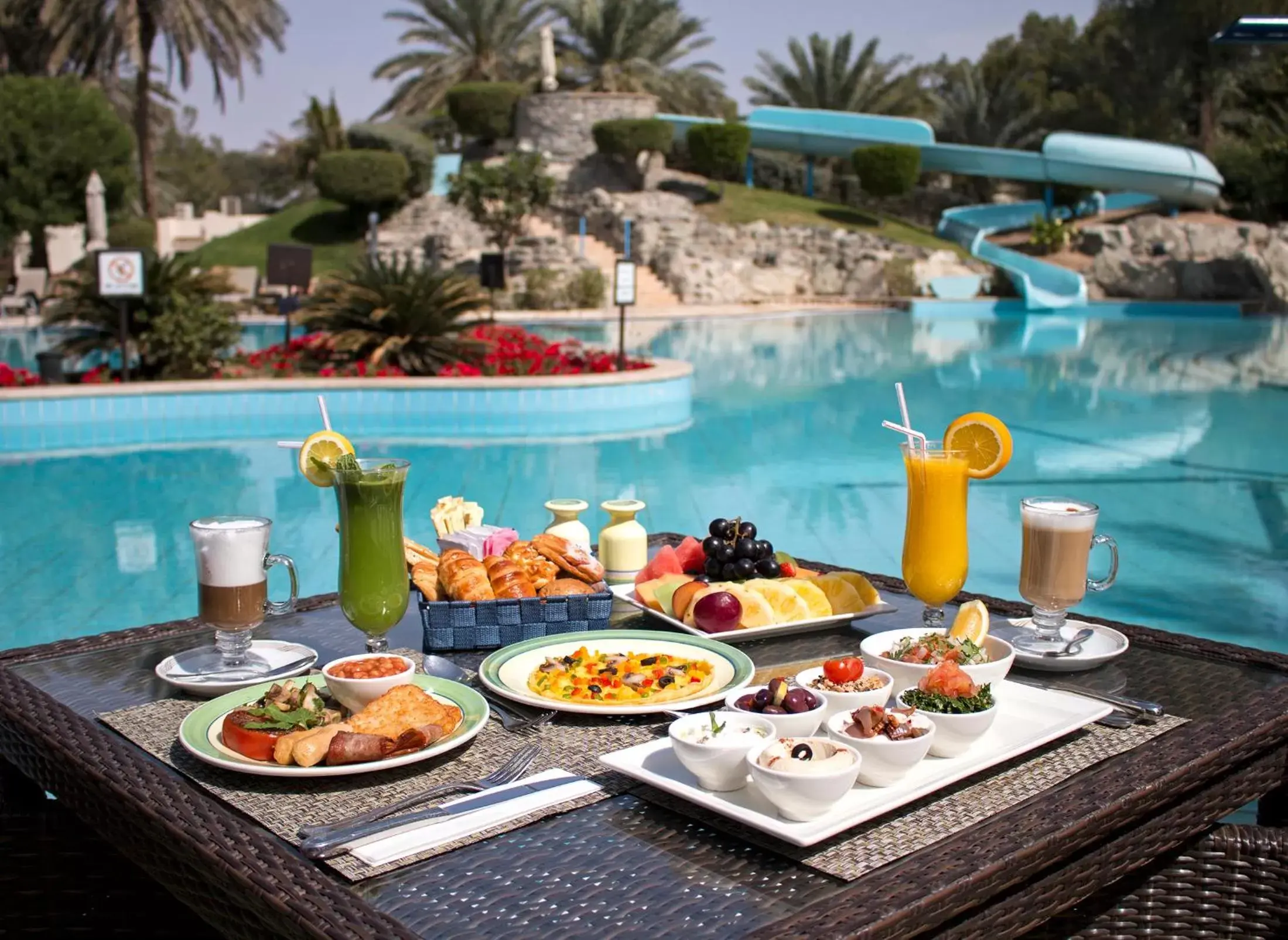 Swimming pool in Radisson Blu Hotel & Resort, Al Ain