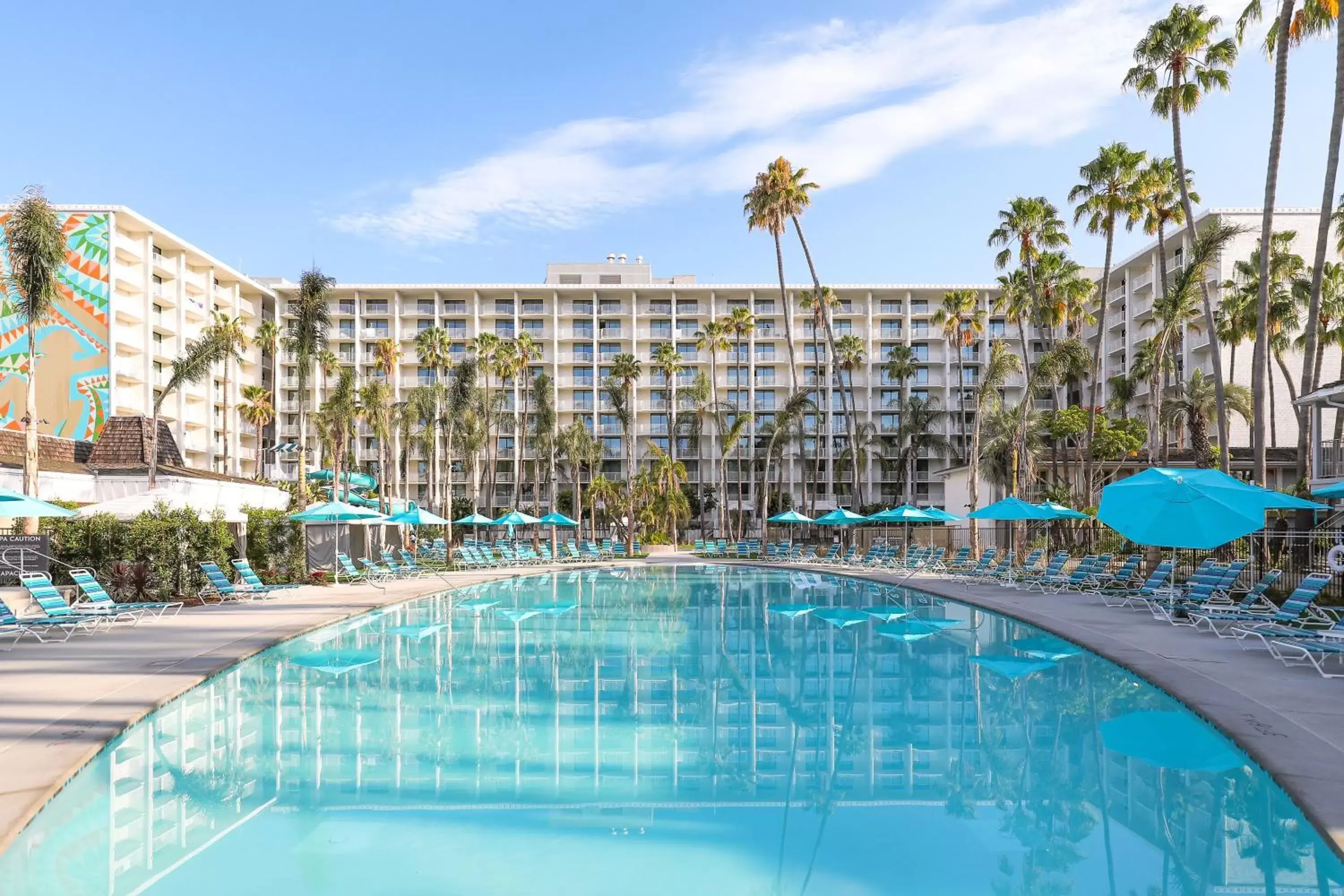 Pool view, Swimming Pool in Town and Country San Diego