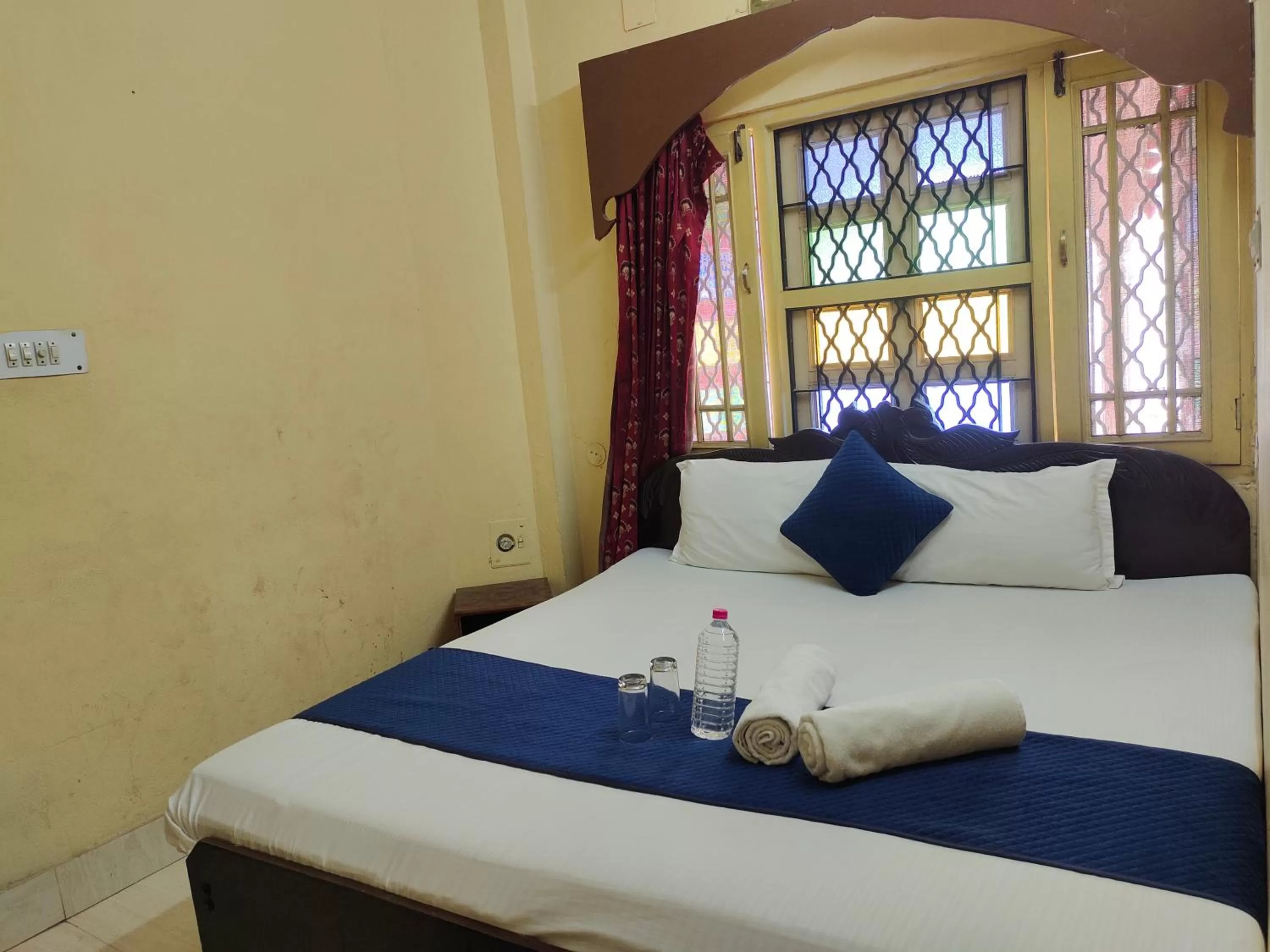 Bed in The Maurvi Inn