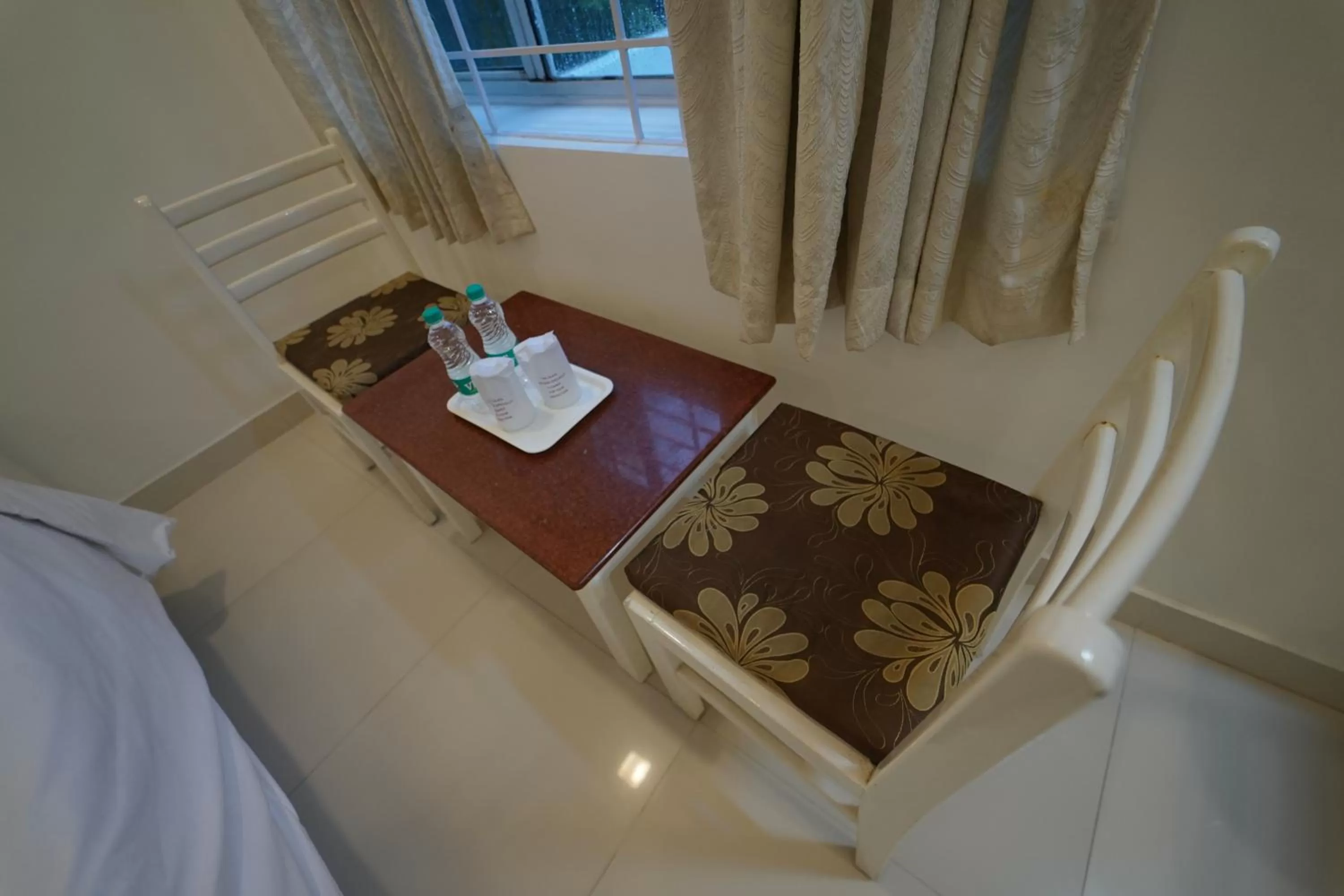 Bed in Hotel Palmyra Grand Inn