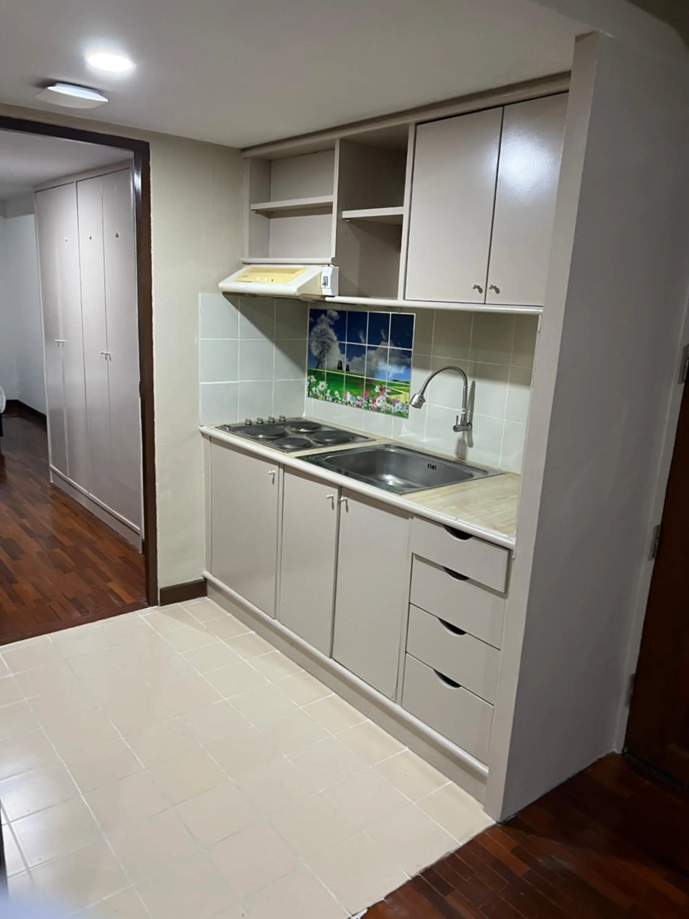 Kitchen or kitchenette in Mall Suites Hotel