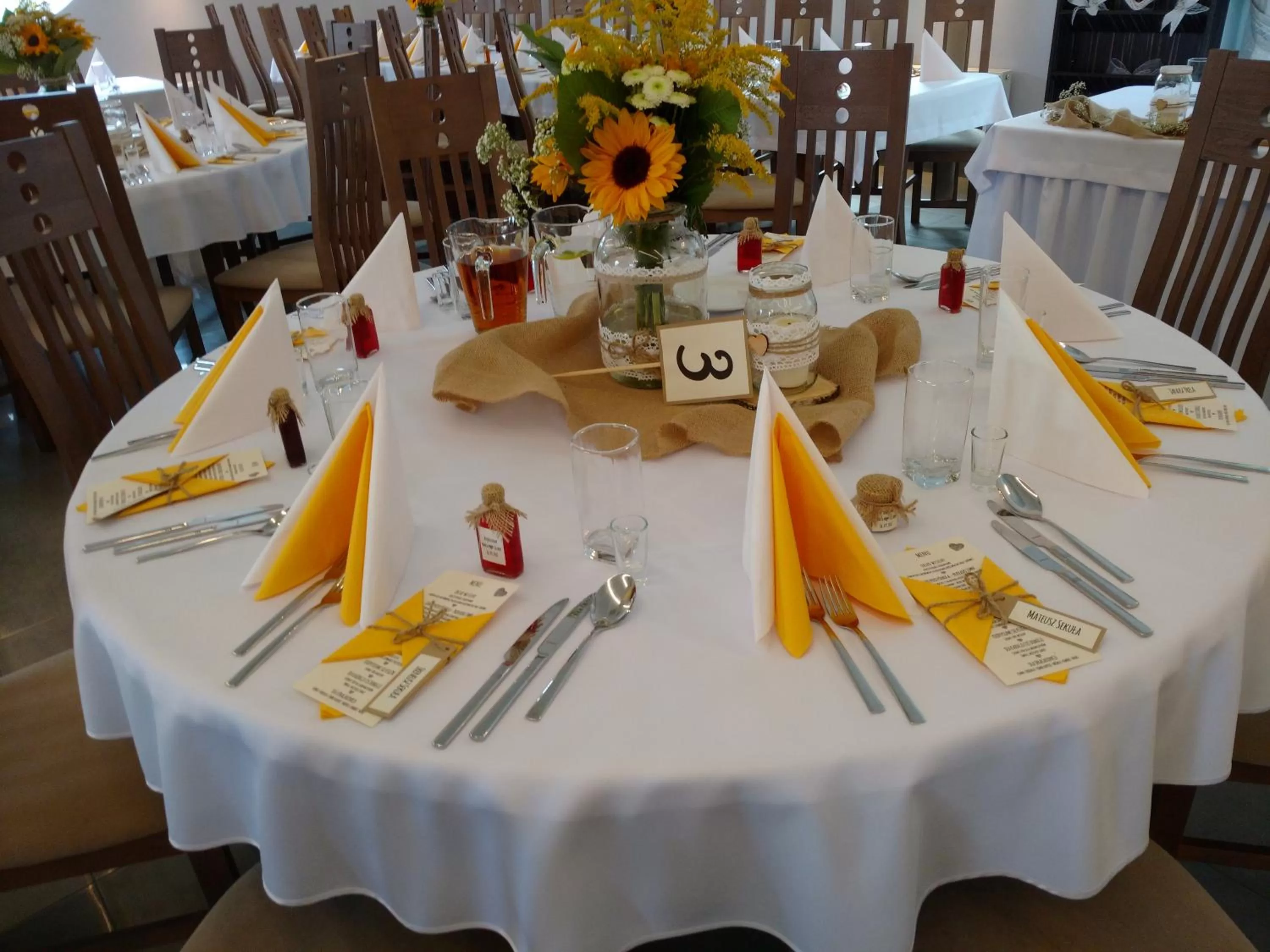 Restaurant/places to eat in Resident Rene