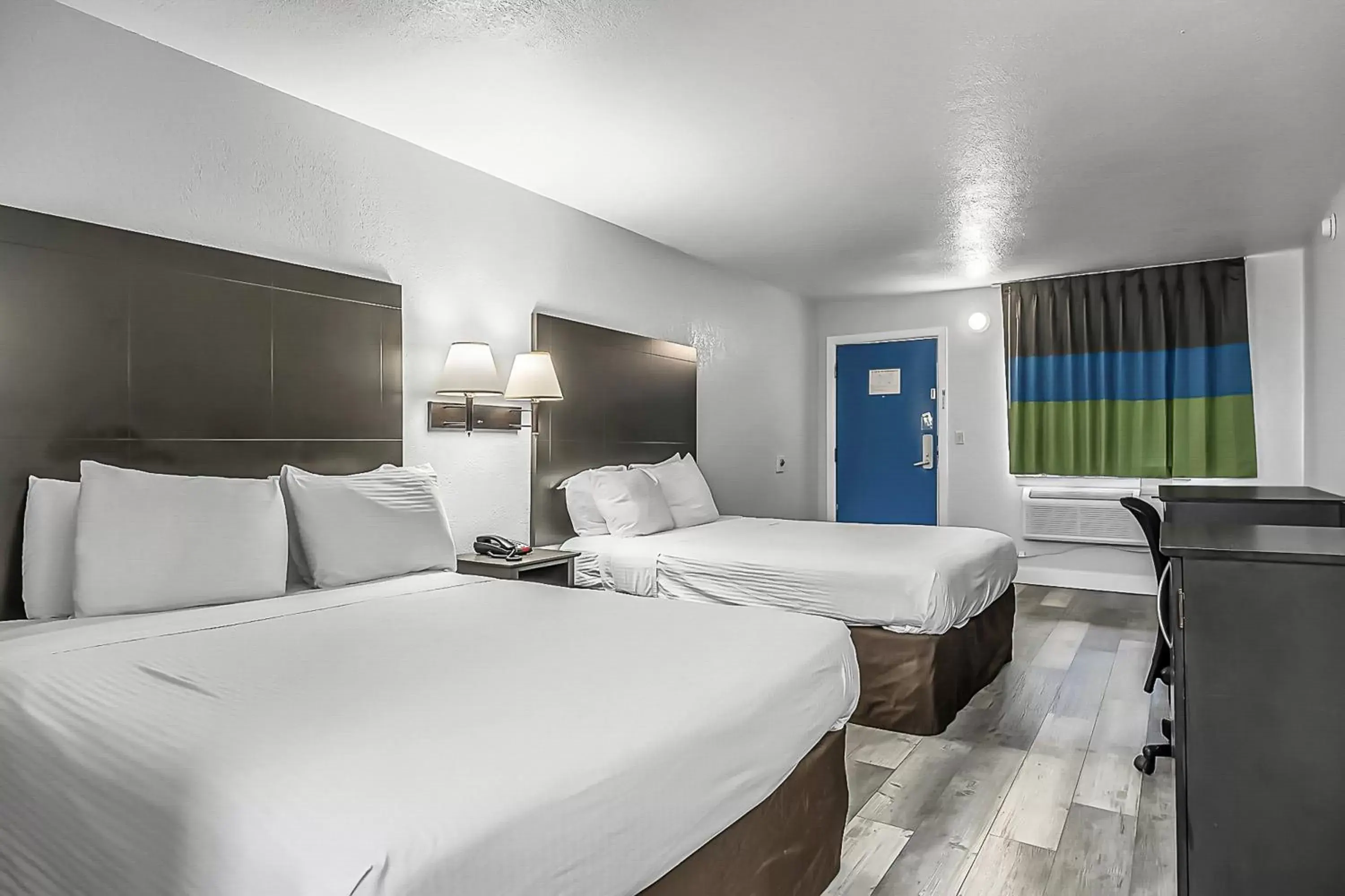 Bed in SureStay Hotel by Best Western Oklahoma City West