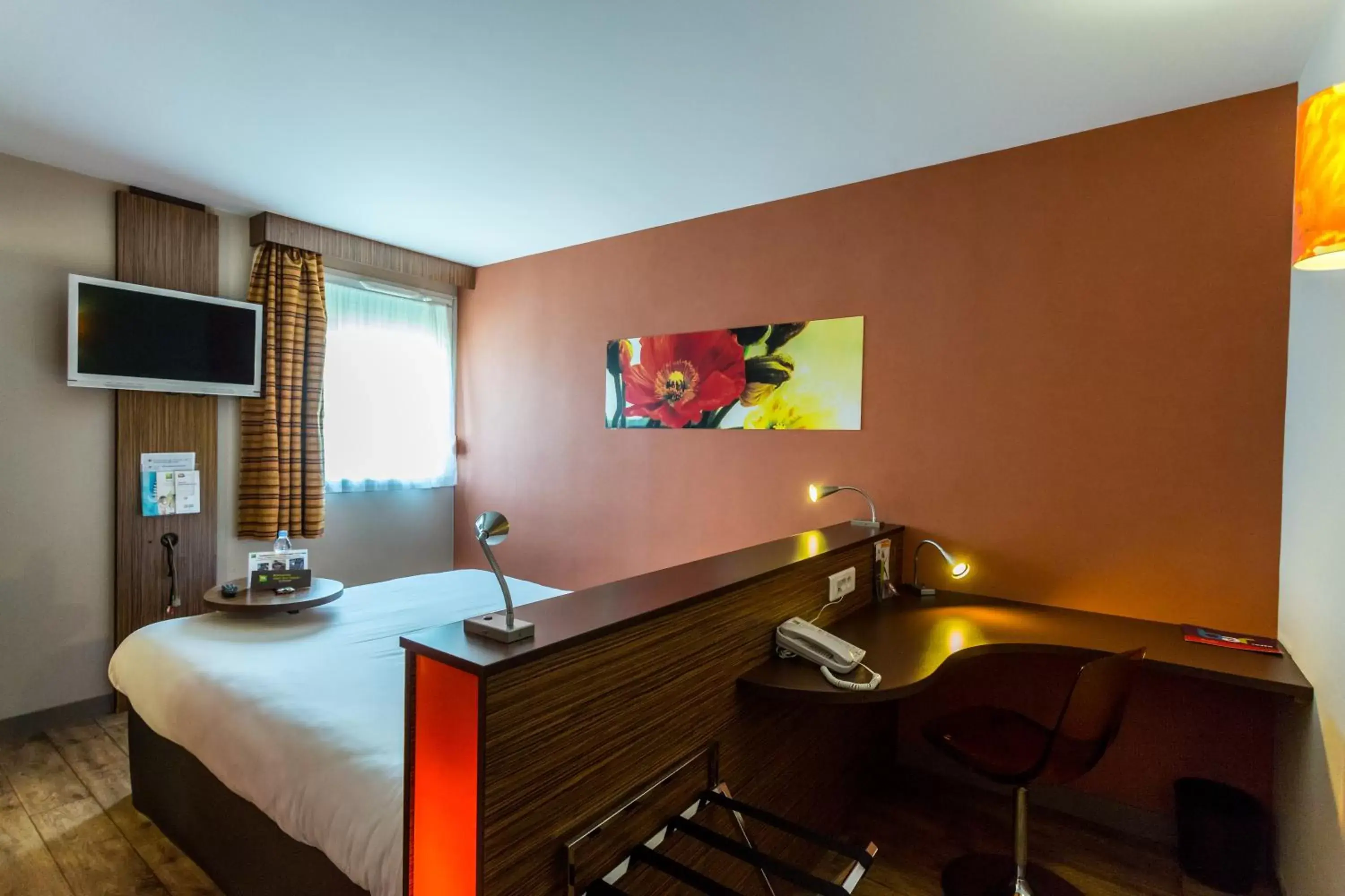Bedroom in ibis Styles Bourges