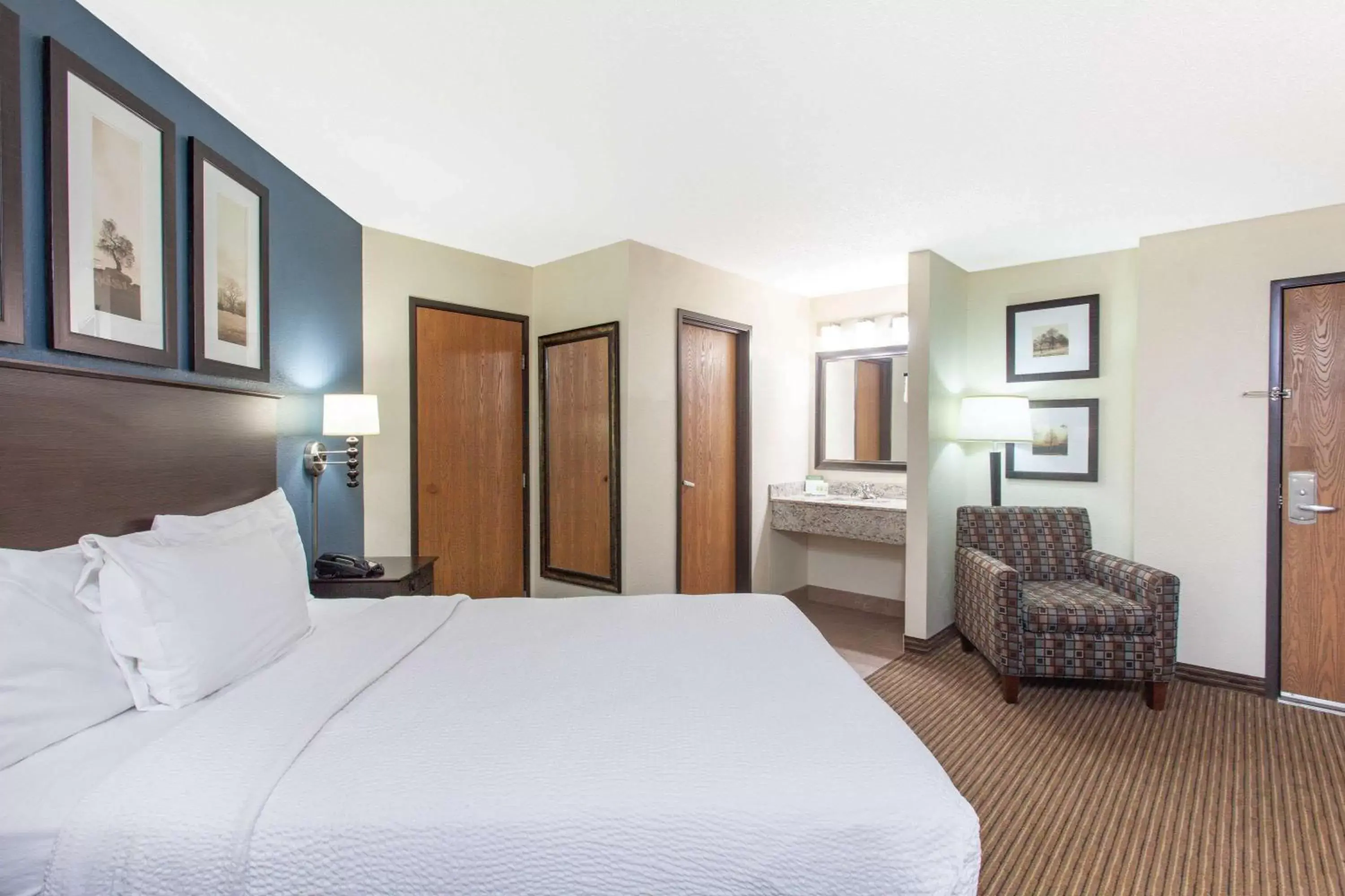 Photo of the whole room, Bed in AmericInn by Wyndham Mankato Event Center near MSU