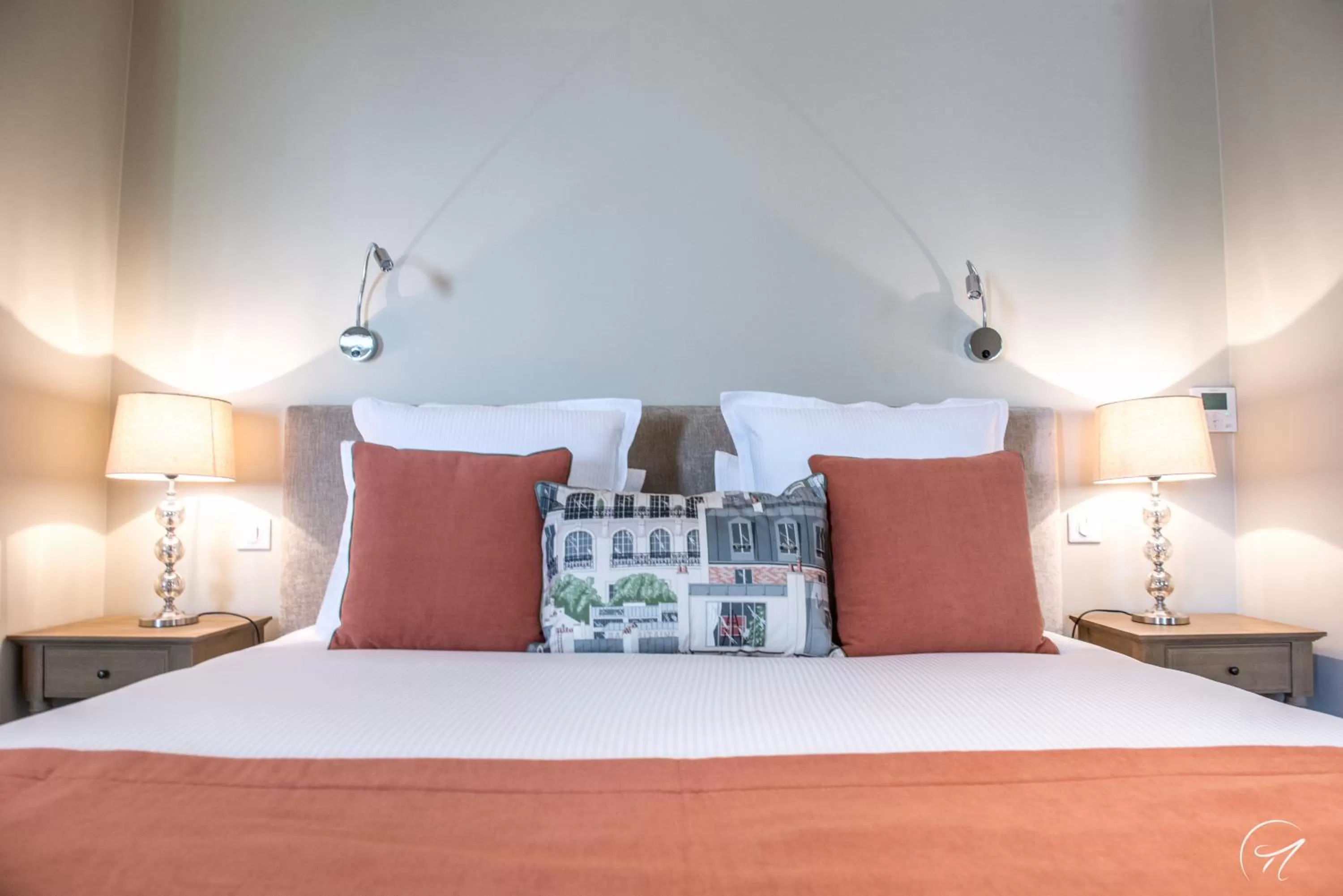 Photo of the whole room, Bed in Les Suites du Champagne de Venoge