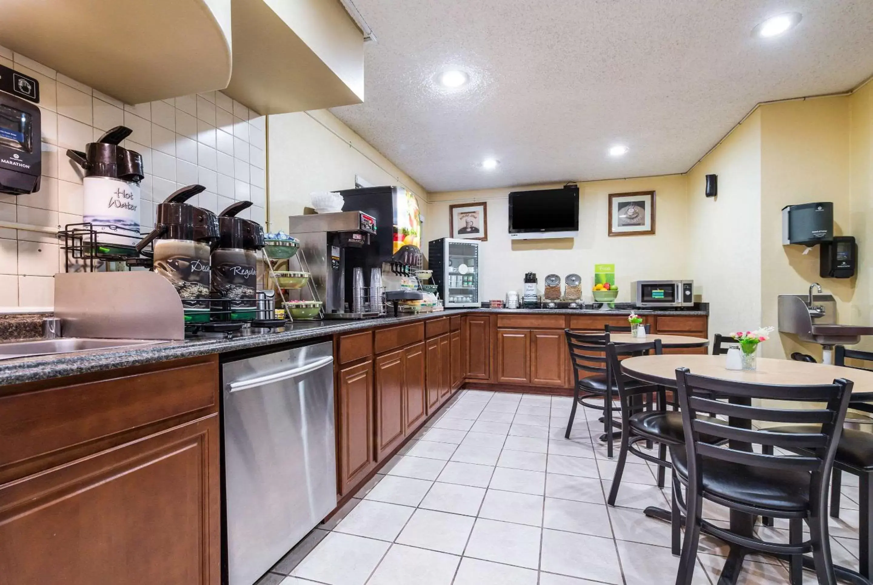 Restaurant/Places to Eat in Quality Inn & Suites Lacey I-5