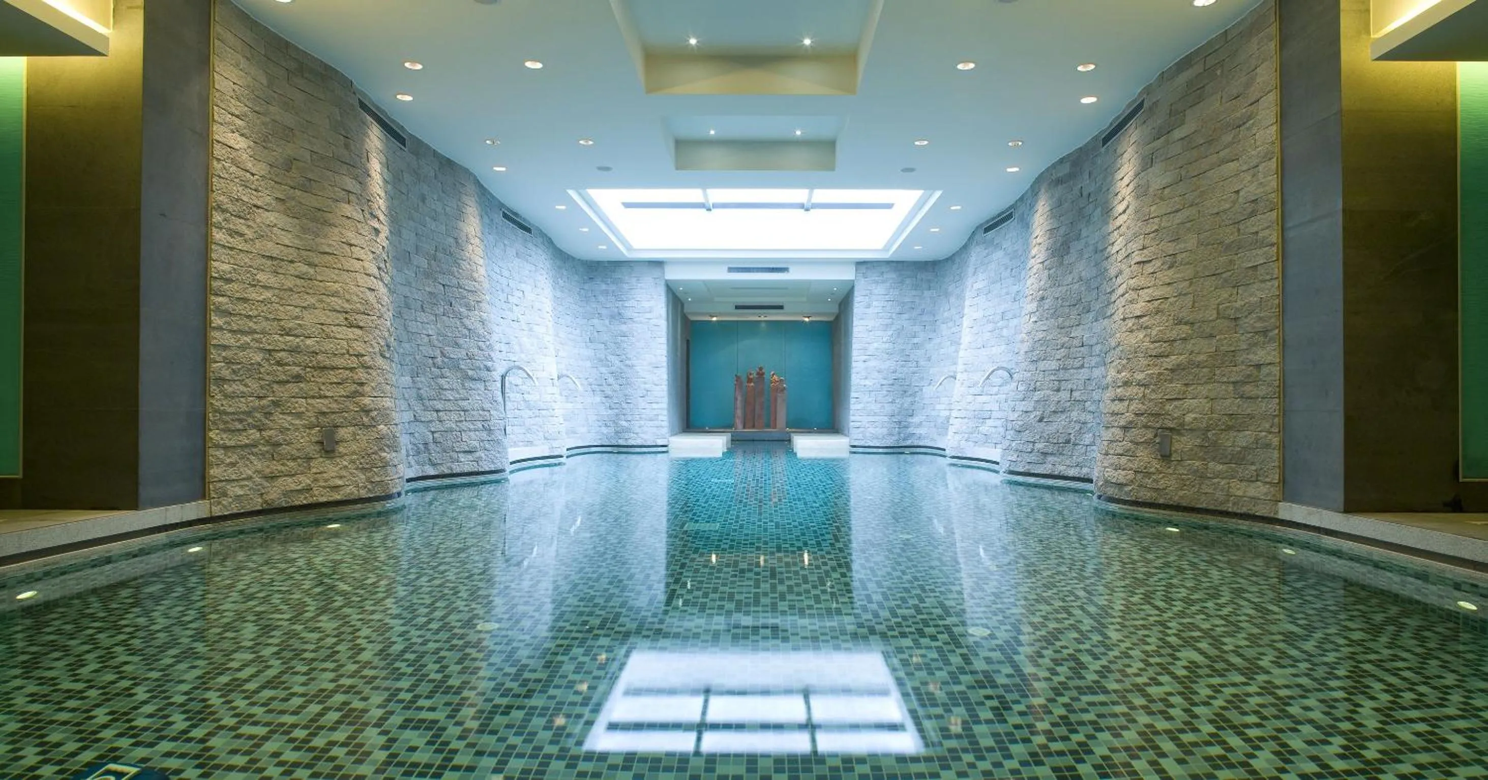 Swimming pool in Banyan Tree Hangzhou