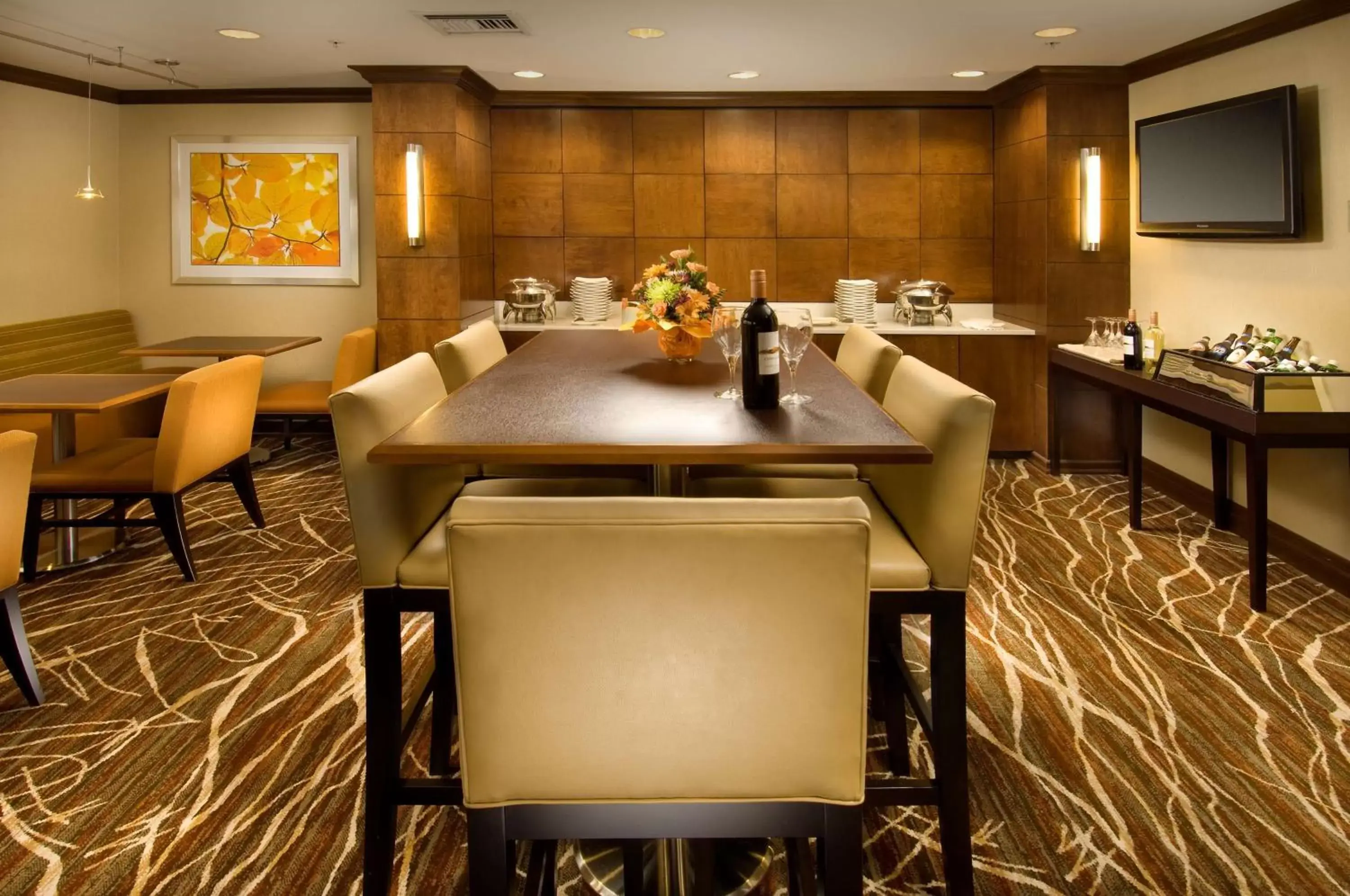 Property building, Restaurant/Places to Eat in DoubleTree by Hilton Dulles Airport-Sterling